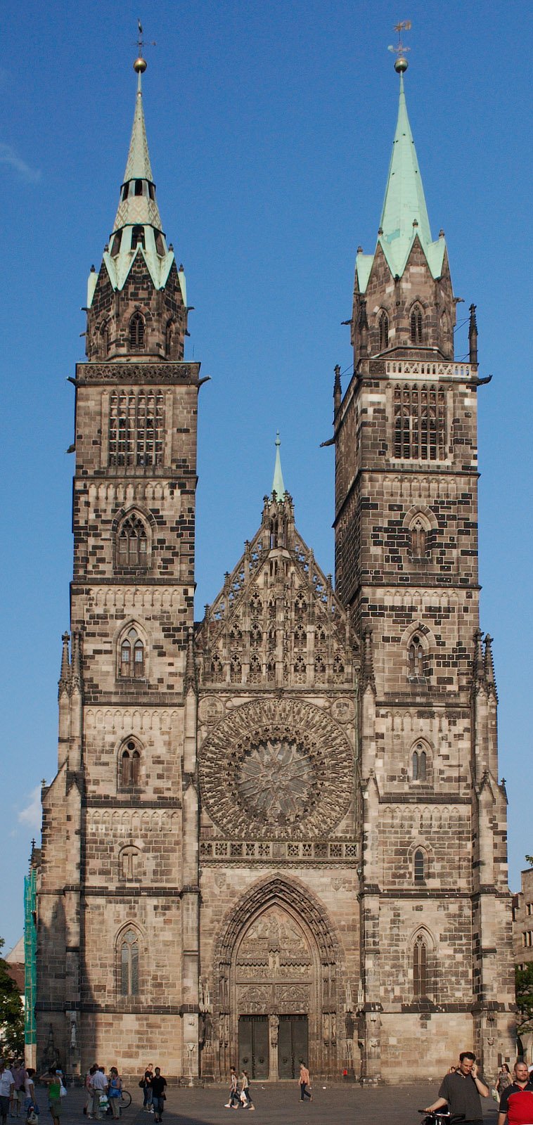 Nürnberg St. Lorenz Church.jpg
