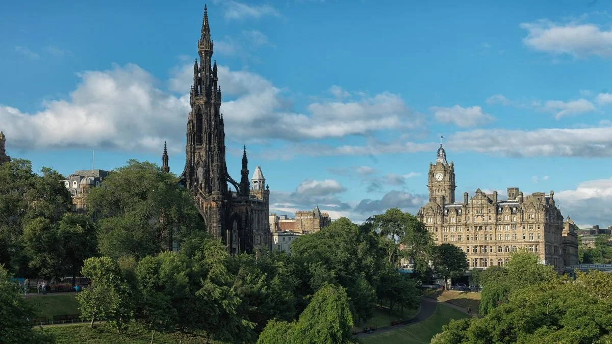 Edinburgh and castle.jpg