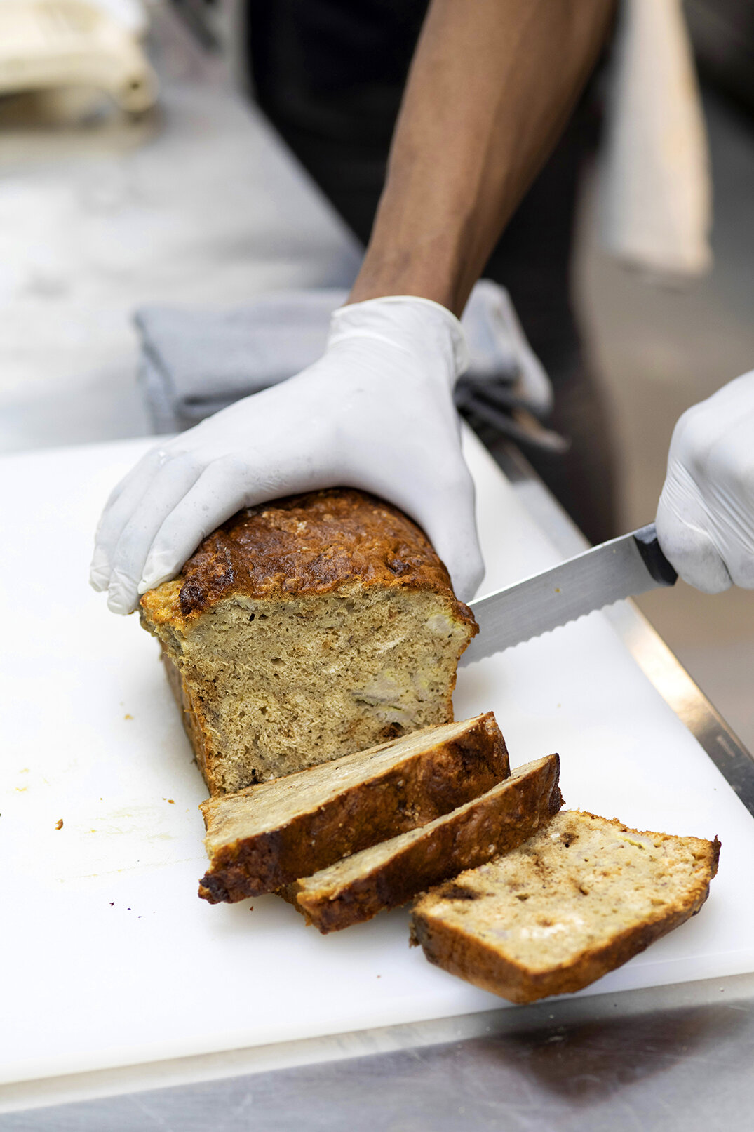 Cutting bread