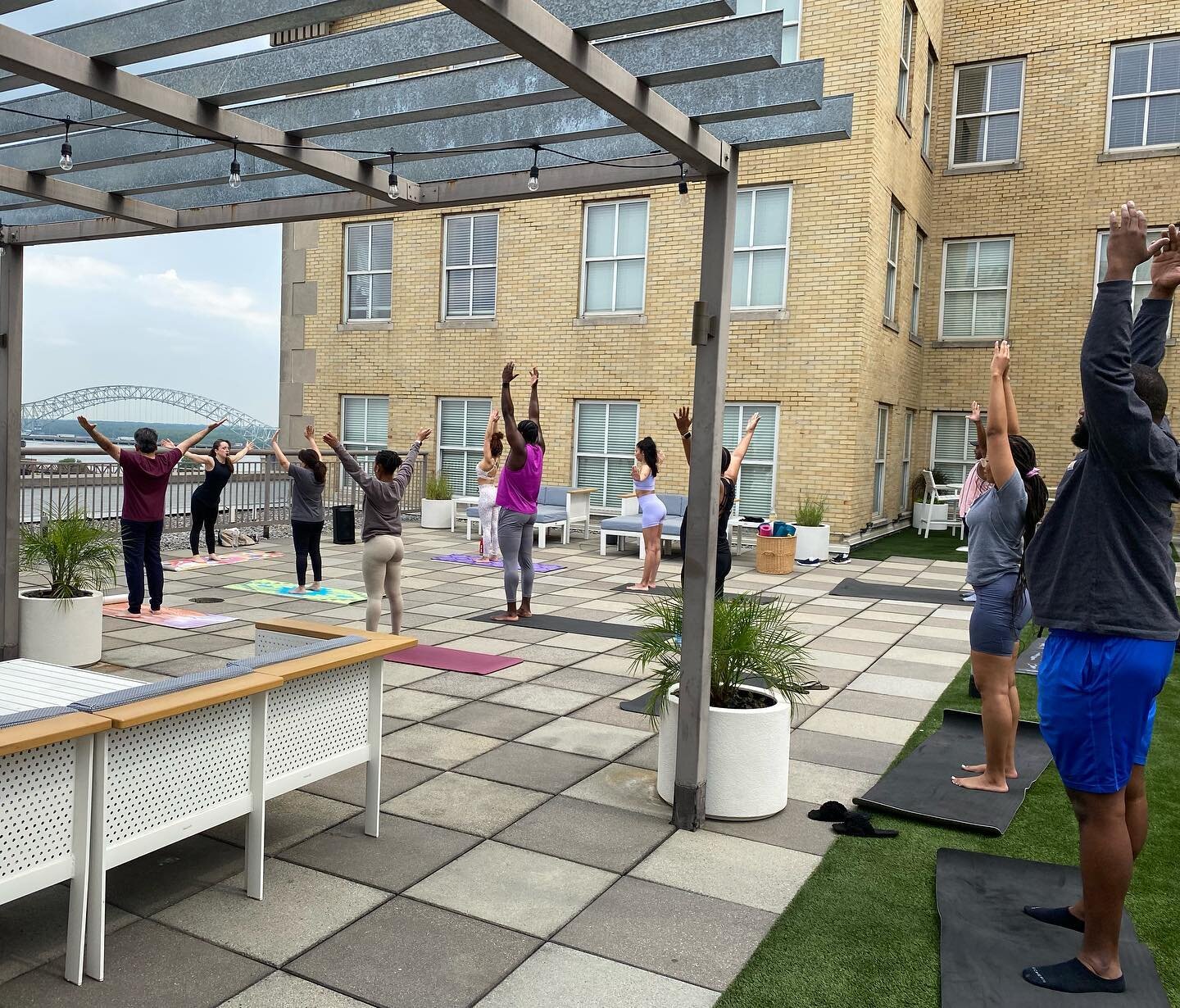 Fun yoga times @metro67_memphis ! I&rsquo;m so grateful to teach such a great group! They have such a beautiful rooftop area and such a positive community! Can&rsquo;t wait for the next rooftop class!

#901downtownyoga #downtownyogamemphis #downtownm