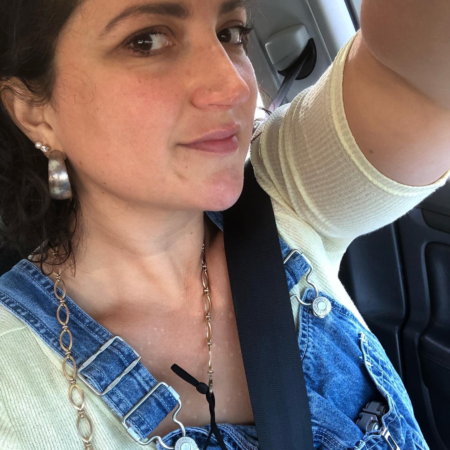 Thank you for 8 years! This sober life continues to blow my mind&hellip; 

also wearing the same outfit as 13 yo katie makes my heart sing #overalls and #sketchers 

Love you all 💖🙏🏼✨

come see me this weekend at the @portervintage pop-up!! This b