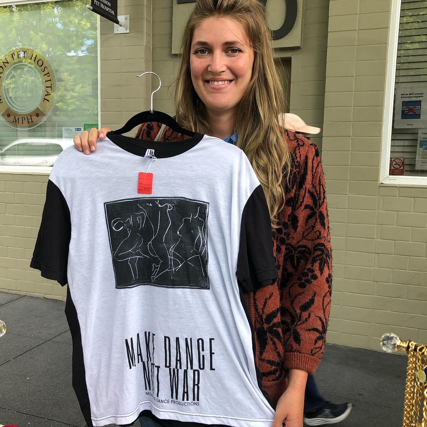 I was so stoked when I found this shirt to print on! Thrifting shirts for printing is so fun- never know what I&rsquo;m going to find. This is my fave so far!!. Make dance not war!

Ps. Always accepting old shirts and tank tops of all sizes and color