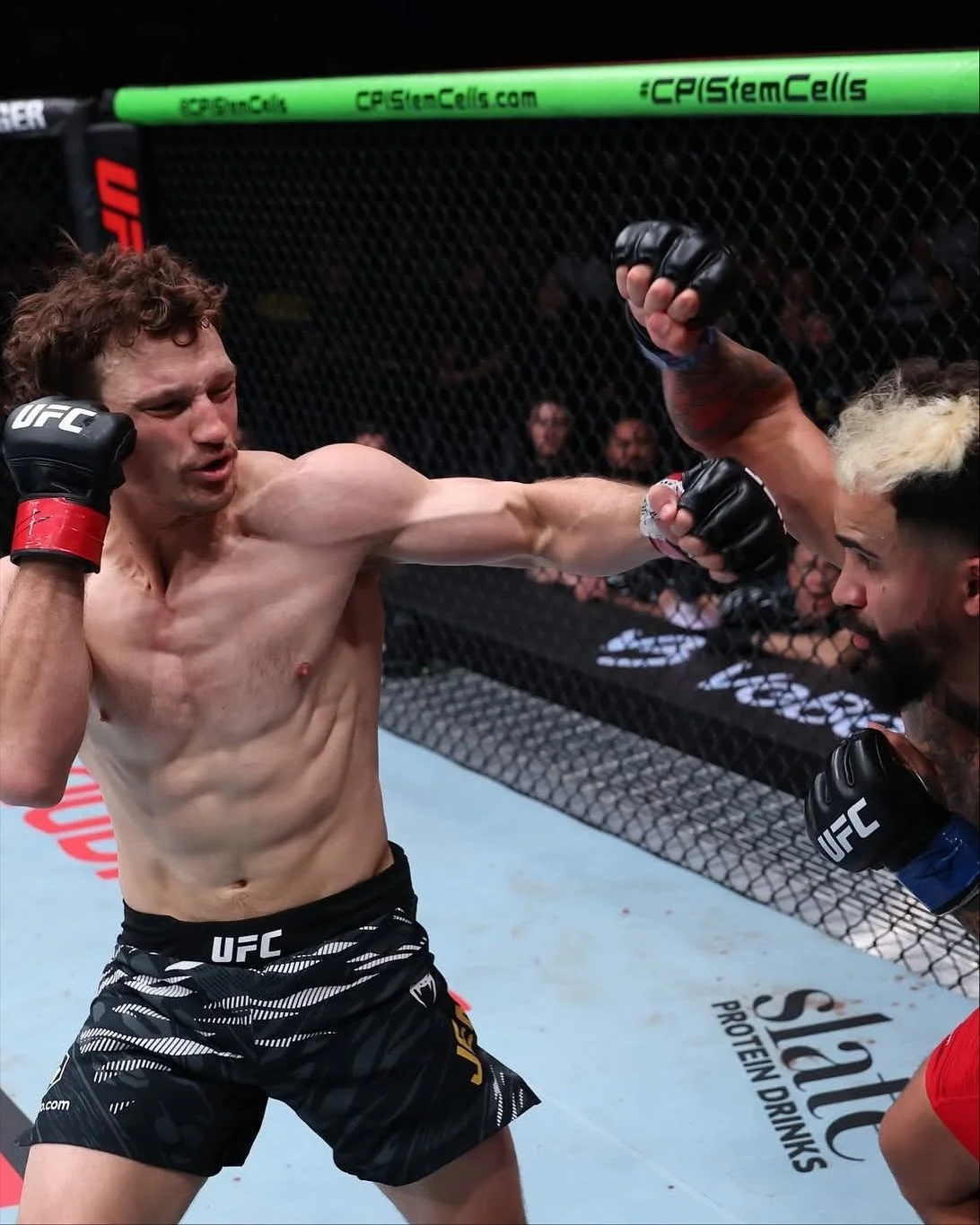 1. What a show @pharjack put on, showcasing a masterclass of his explosive striking, bringing back the W on @ufcanz Perth, reminding us all that hard work pays off 🔥🔥
2. What a week in Rio 🇧🇷🔥 @genghiskaanofli came into this @ufc fight in incre