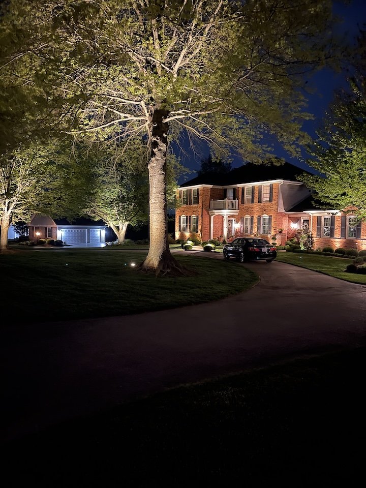 Highlighting Architectural Features With Landscape Lighting