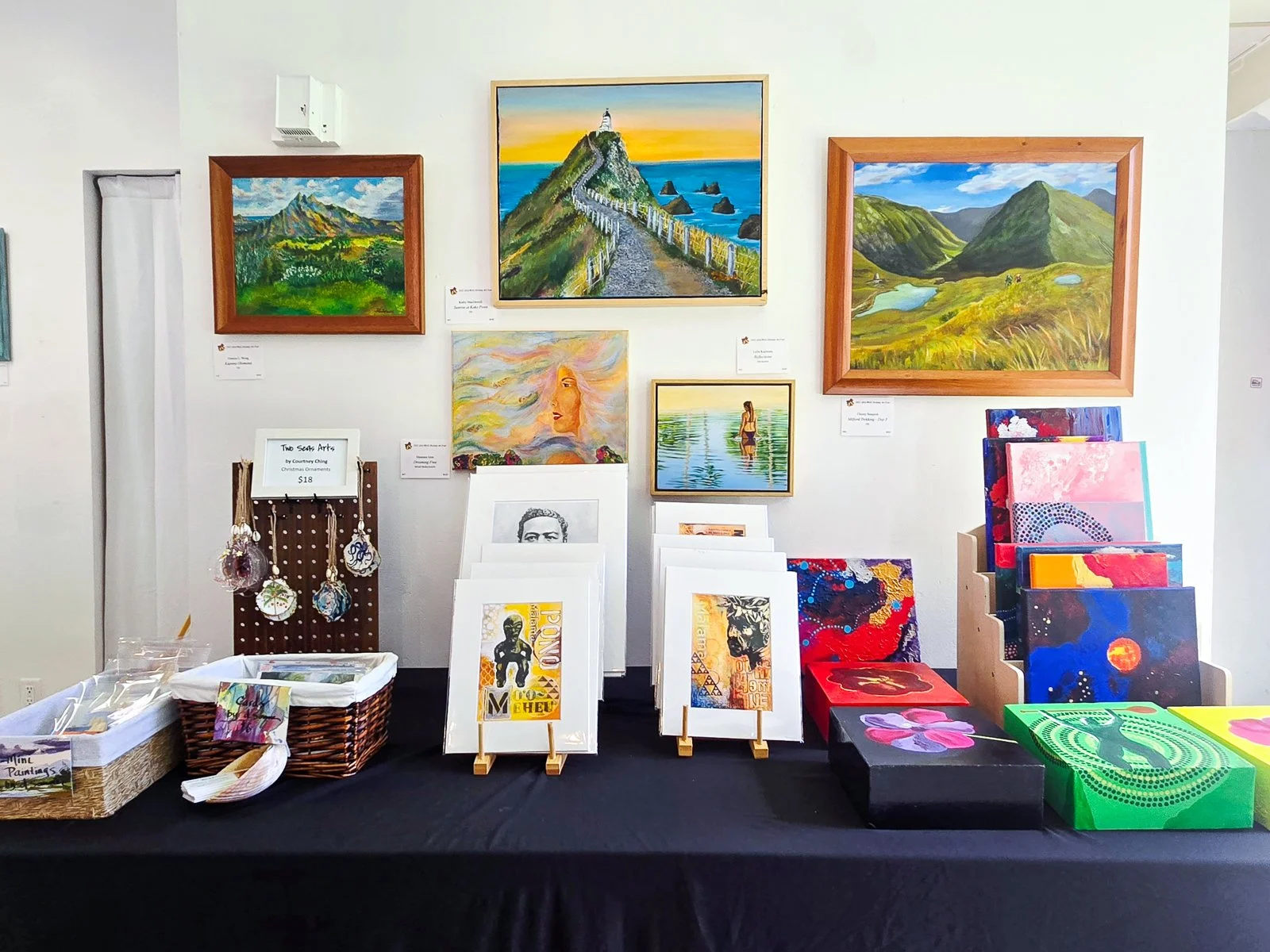 Now on view in Studio 1C: The WAG/AHA Holiday Art Fair, until December 20! 
Explore the annual Holiday Art Fair by the Windward Artists Guild (@windwardartistsguild) and the Association of Hawaii Artists (@aha_associationofhawaiiartists), and discove