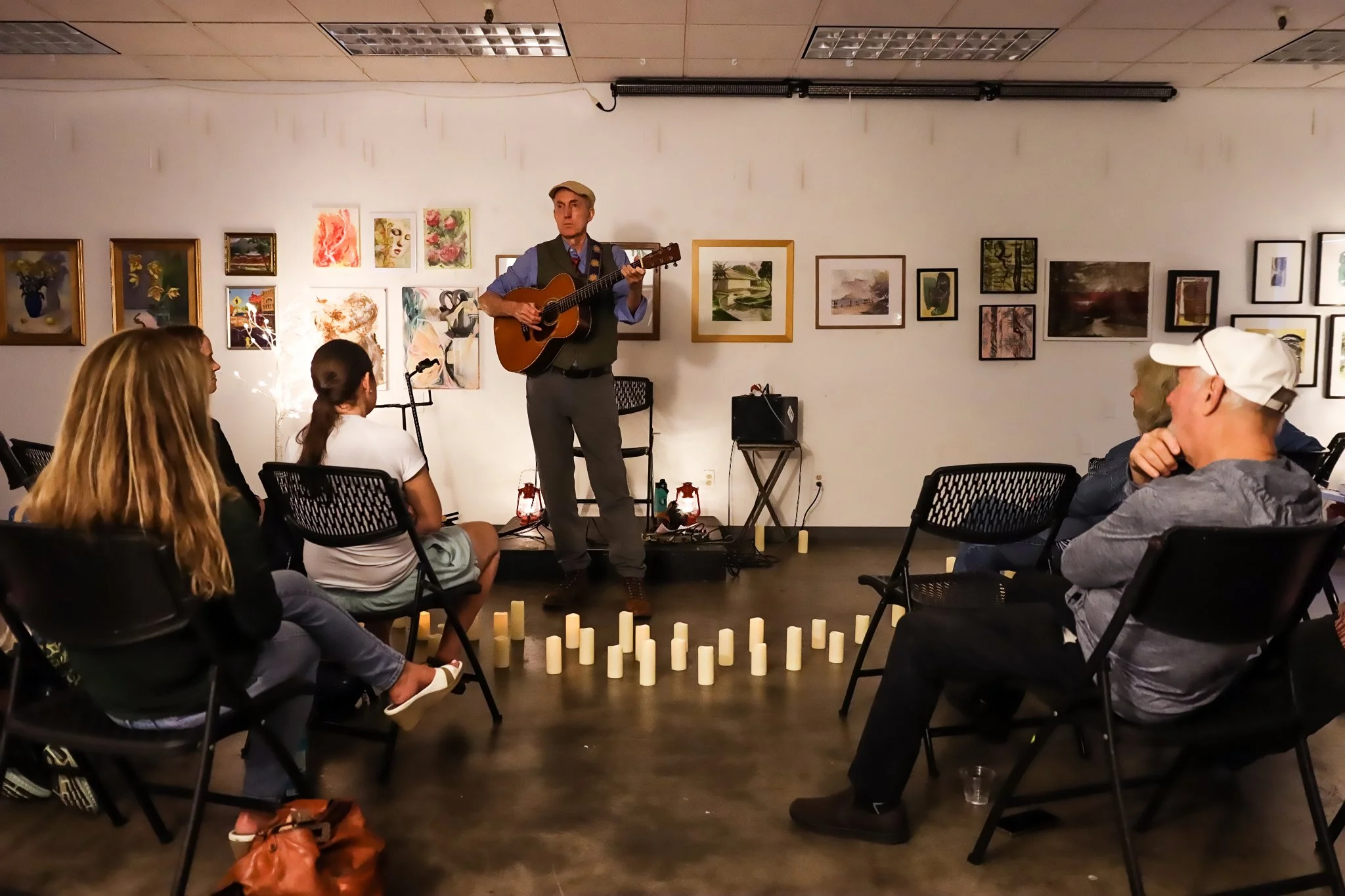 Scenes from James McCarthy's holiday concert, Raise Your Voice: A Joyful Noise, last Saturday evening! Mahalo to James for leading attendees in chorus, and for the fascinating stories! Find the entire concert livestreamed on our Facebook page. 
🎶