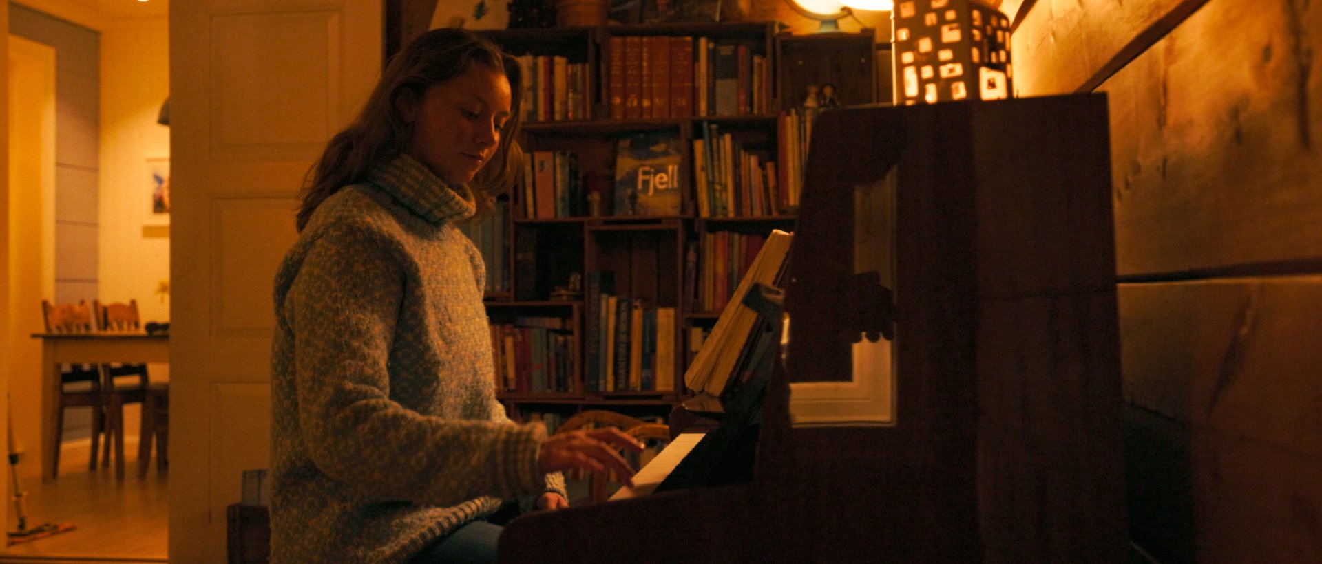 Hedda's House_00_34_19_11.jpg