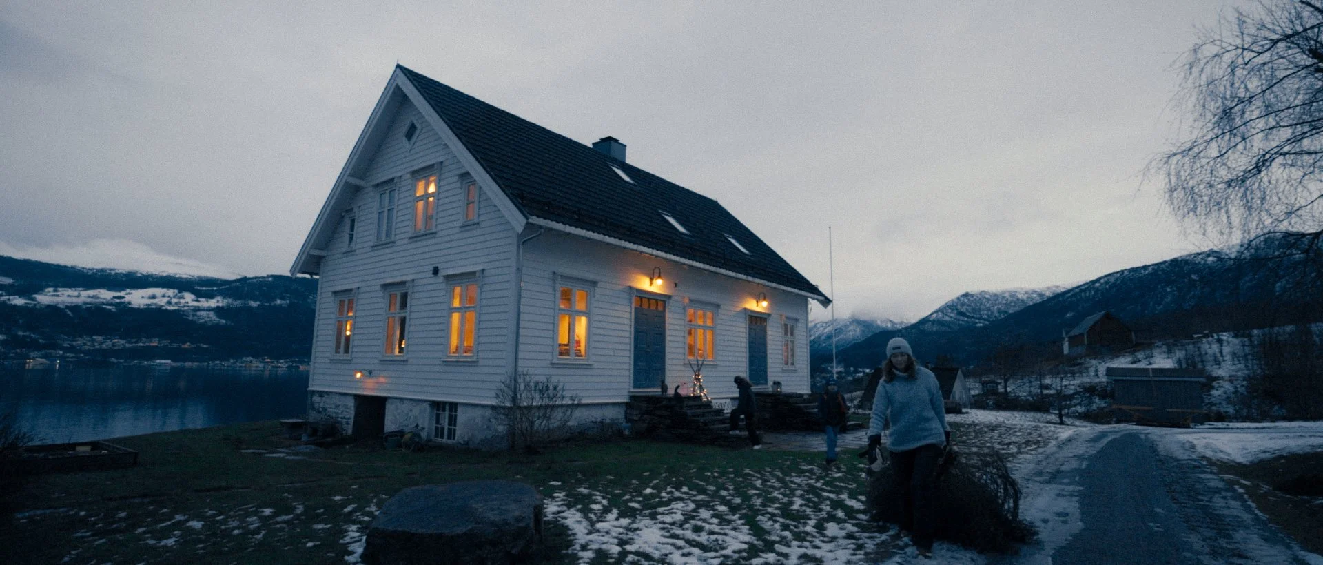 Hedda's House_00_19_40_06.jpg