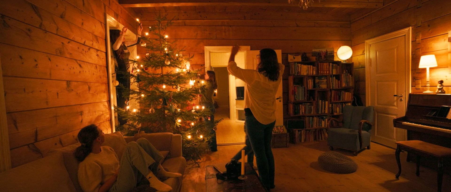 Hedda's House_00_49_20_11.jpg