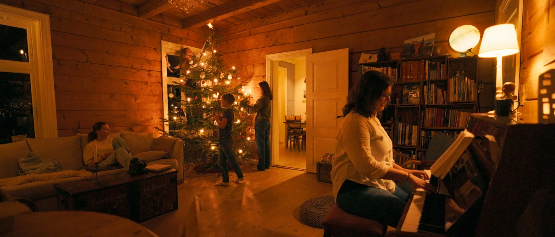 Hedda's House_00_50_03_00.jpg