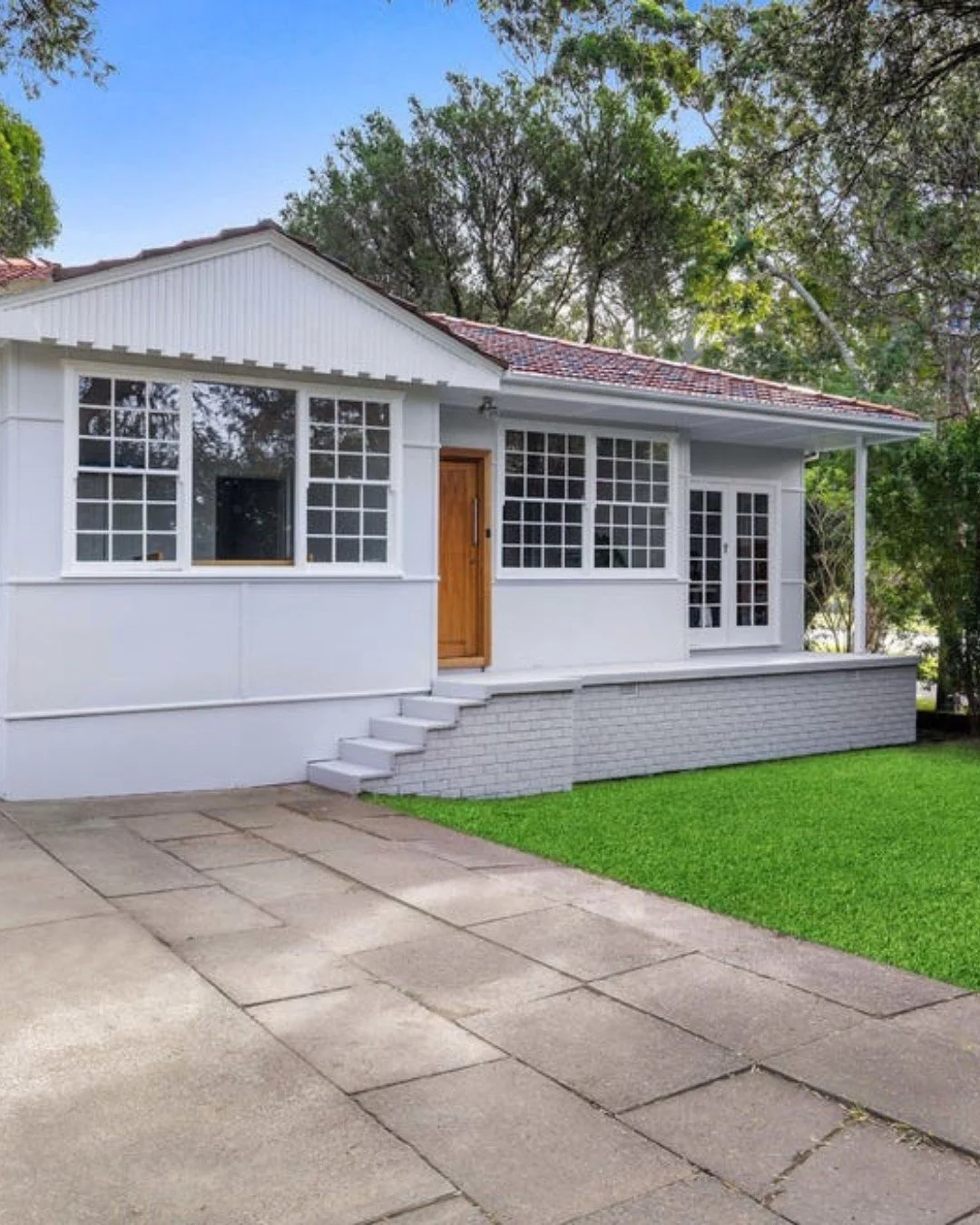 Recently sold off-market, this stunning four-bedroom home in Caringbah achieved an impressive result of $1,690,000 just last week.
A fantastic outcome for our clients and another great example of the strong buyer demand we’re seeing in the are