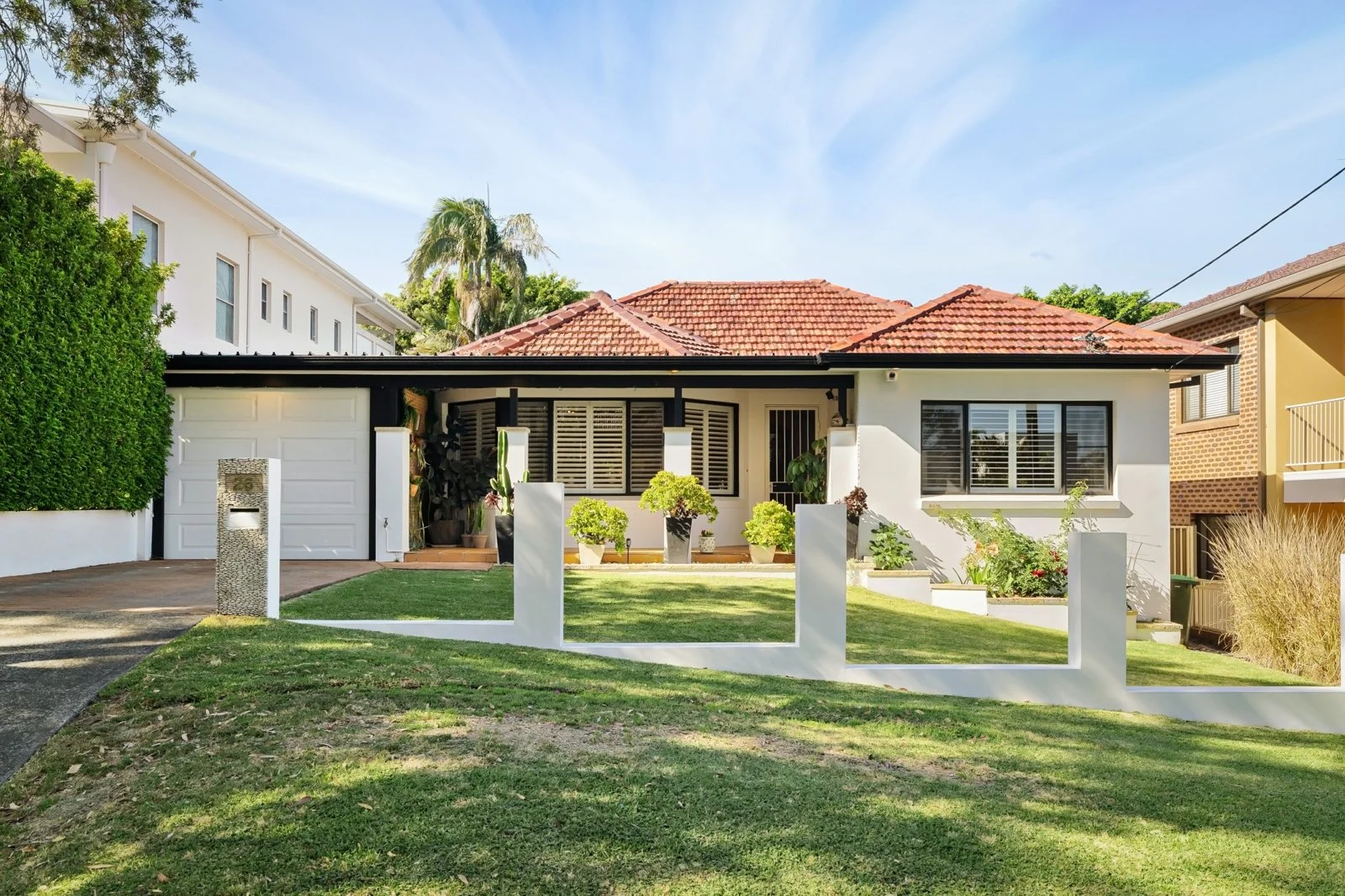NEW LISTING || 26 Alice Street, Caringbah South
4 BED | 3 BATH | 2 CAR | 739m²
Nestled within a sun-dappled corner of Caringbah South, this property displays an ideal blend of low-maintenance, comfortable living and a versatile floorplan with