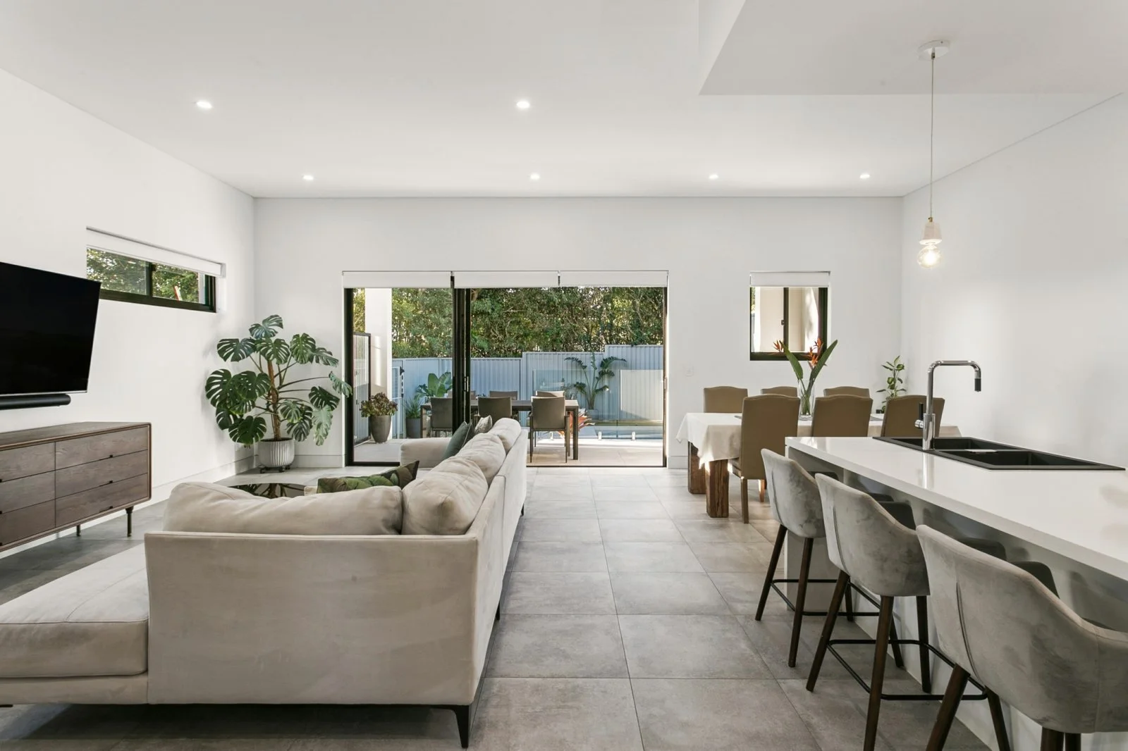 NEW LISTING || 25B Blamey Avenue, Caringbah South

4 BED | 2 BATH | 2 CAR 

Bathed in light from a prized rear north aspect, this exquisite full brick home offers a family lifestyle of sophistication and serenity in a quiet secluded locale.

Auction 