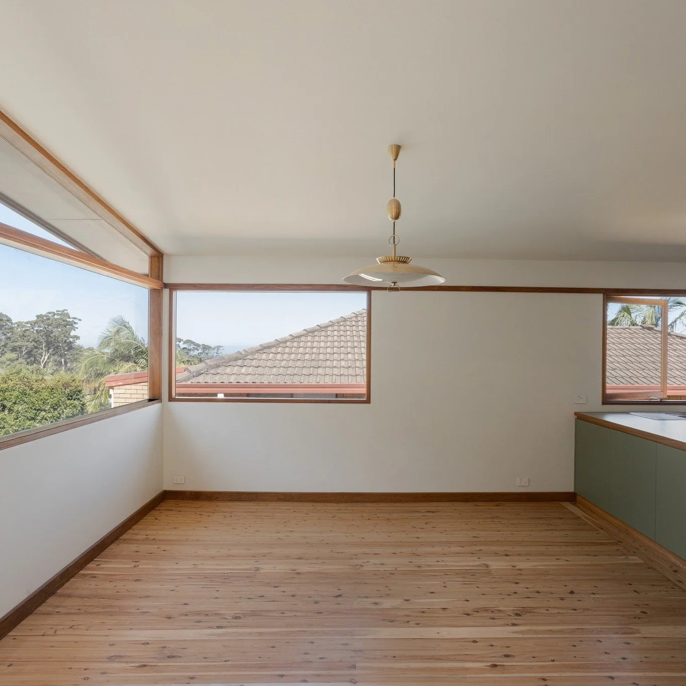 Thirroul Project ✨

A major alteration and extension inspired by mid-century design principles.

We focused on clean lines, honest materials and handcrafted detailing throughout. The home feels both grounded in its era and completely renewed for mode
