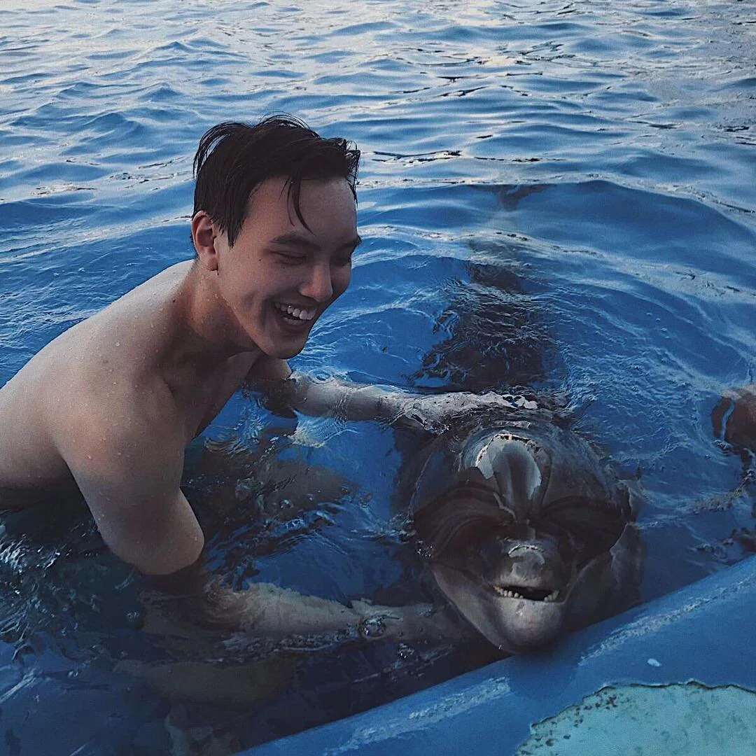 How to build a relationship.
#Dolphins
#Georgiacountry
#Batumi
#Tbilisi
#Traveltheworld
#RYANSEE