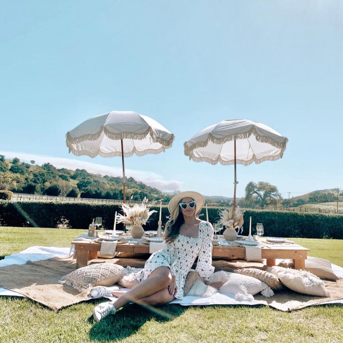 The boho bachelorette by the vineyards of our dreams 🌾🤍
.
.
.
#picoftheday #picnic #picnicaesthetic #picnicdate #winetasting #wine #bohostyle #bohemian #losolivos #driedflowers #pampasgrass #santabarbarawine #santabarbara