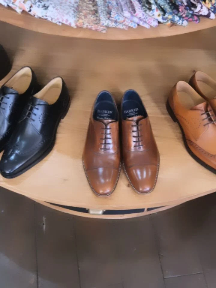 Our store is home to a vast shoe collection.

We house a variety of formal wear oxfords, brogues, derbys and loafers. All varying in different shades. 

Visit our store on the Triangle to view and try on. 

👞👞👞

#Tailors #Outfitters #Shoes #ShoeSt
