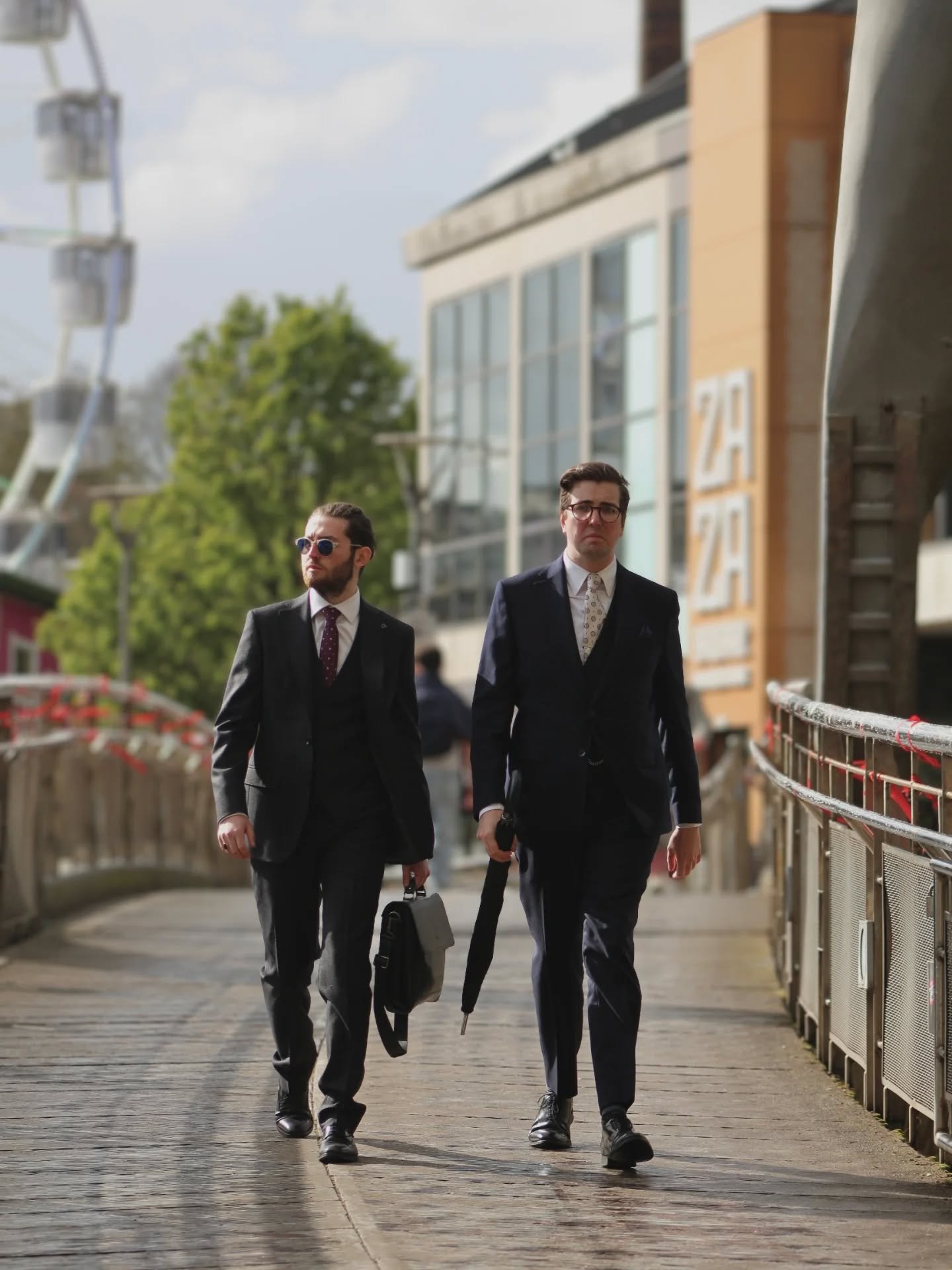 Making Bristol Smarter.

Our Brunel suit is crafted from 100% English-woven wool and comes in navy and charcoal. Designed as a versatile mix-and-match option, it can be styled as a two or three-piece, all in a refined tailored fit.

Perfect for both 