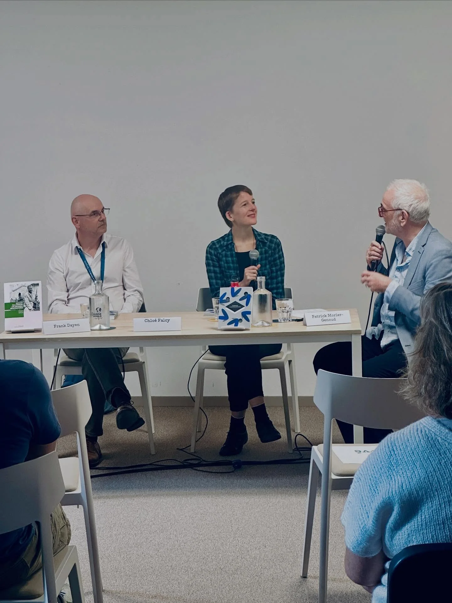 Pendant ce temps au @lelivresurlesquais &agrave; Morges&hellip; Causerie avec Frank Dayen qui publie &laquo;&nbsp;Richard Halliburton, les odyss&eacute;es r&eacute;appropri&eacute;es&nbsp;&raquo; chez Double ligne. #morges #bio #biographie #lelivresu