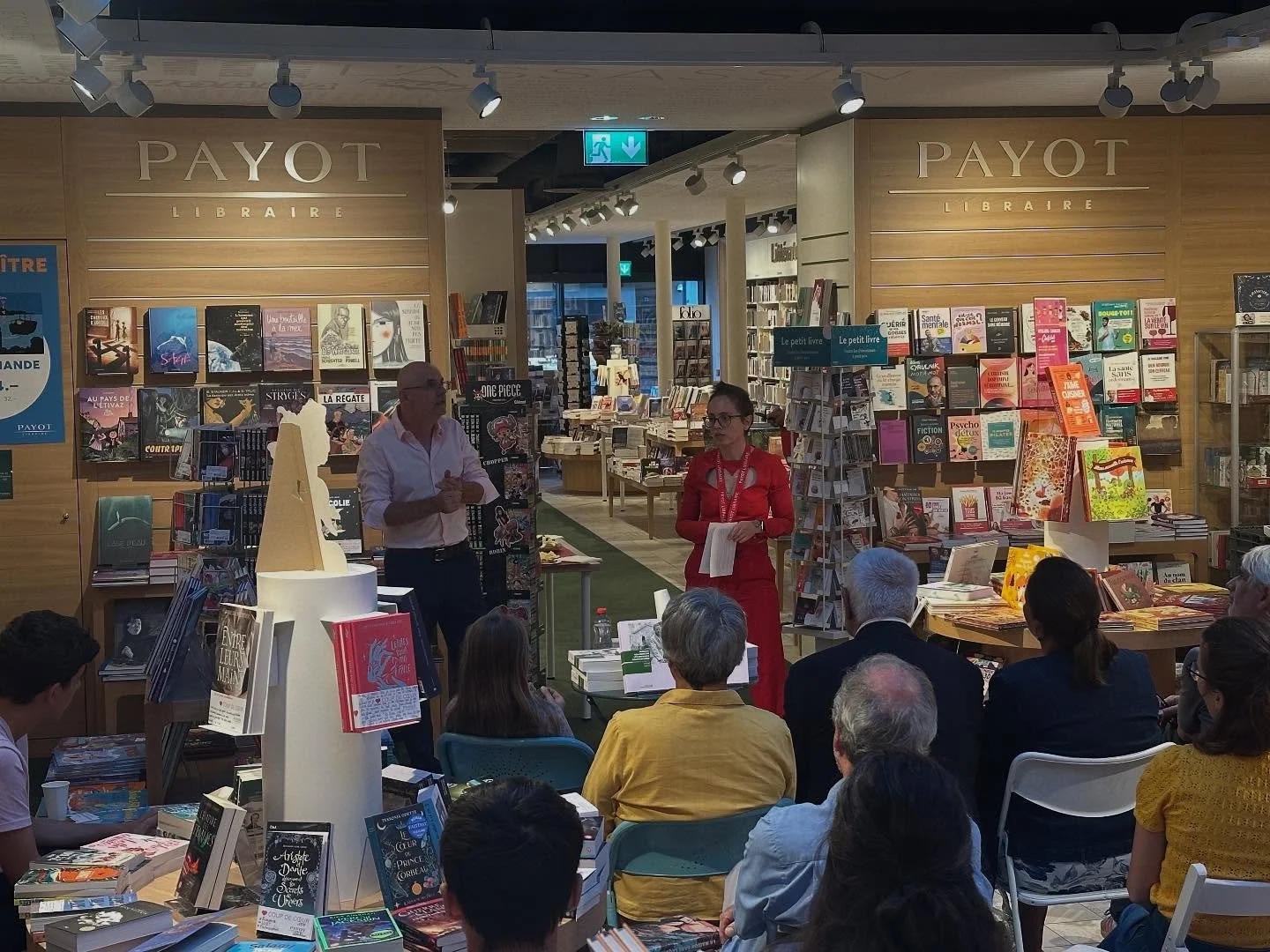 Pendant ce temps chez @payot.libraire &agrave; Morges&hellip; Vernissage-causerie avec Frank Dayen qui publie &laquo;&nbsp;Richard Halliburton, les odyss&eacute;es r&eacute;appropri&eacute;es&nbsp;&raquo; chez Double ligne. 

👏 Super accueil de la p
