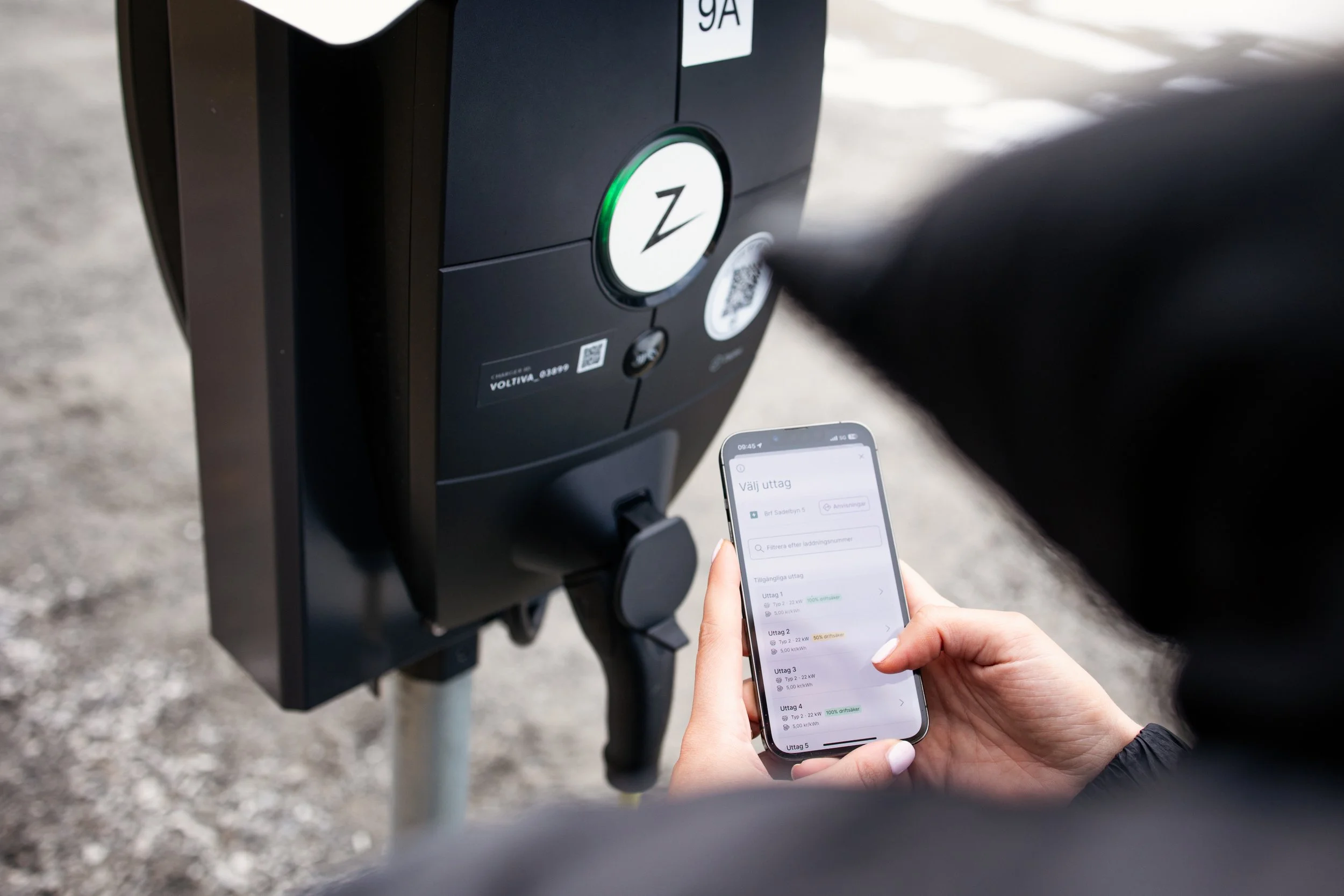 Vem ska betala för elen? En guide till rättvis laddning i er BRF