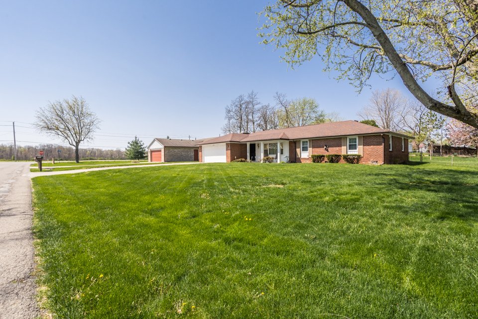 2205_Meadow_Way_Anderson_Indiana_Real_Estate_Photography-37.jpg
