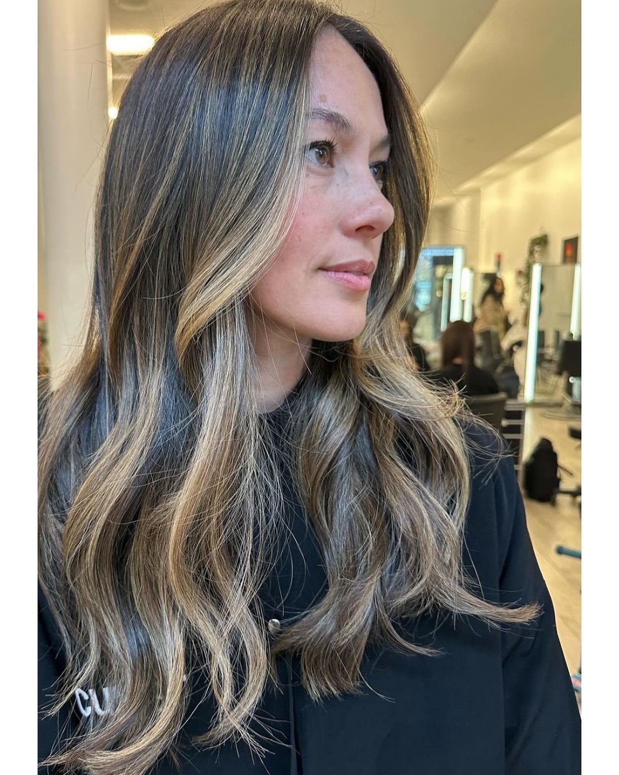 ✨💫

cut by duke @dukehairnyc 
color by mareena @lavagirlreen 
styled by @hair_christopher 

Click the link in our bio to book! 

#redken #cutlersalon #highlights #nyc #hairinspo