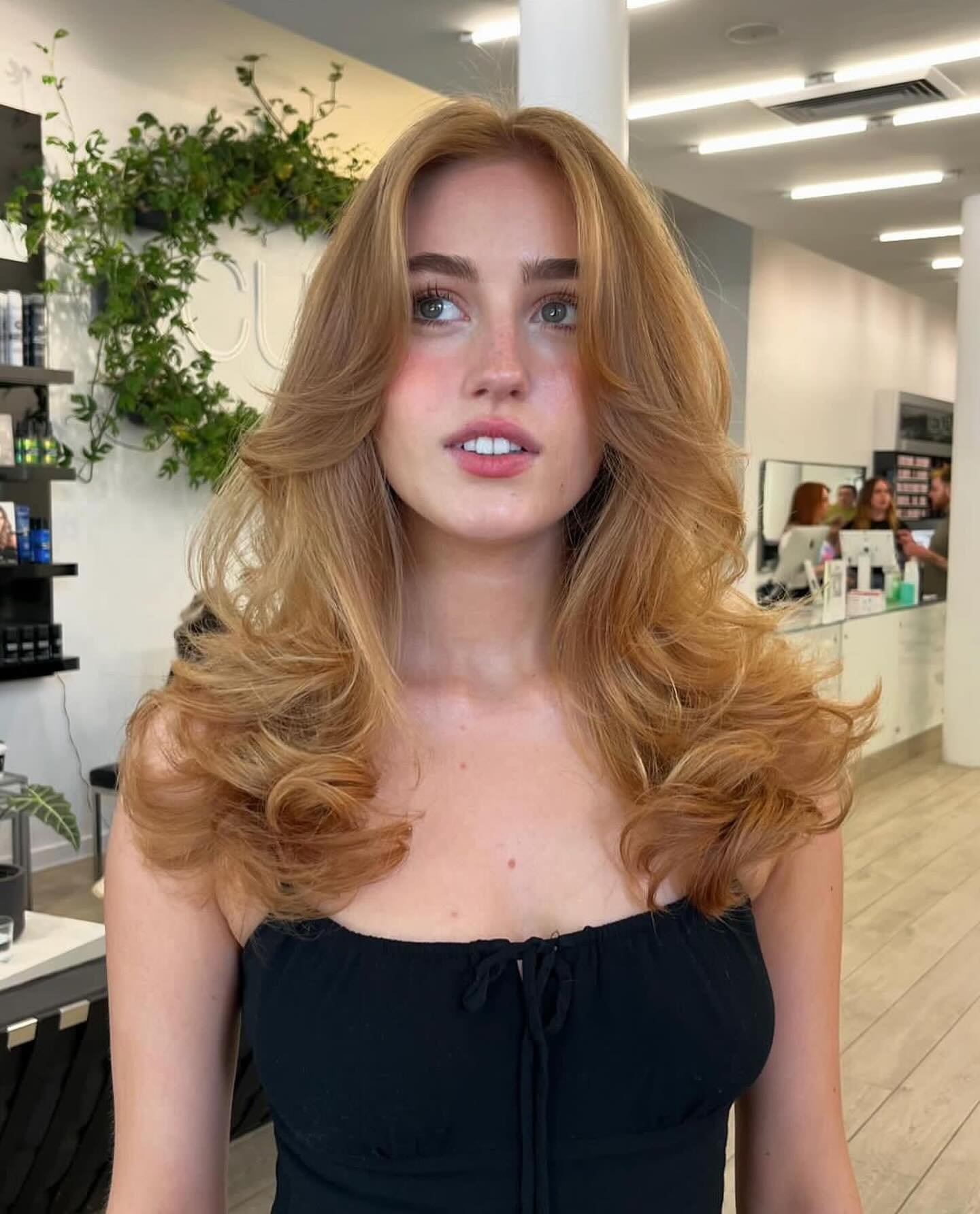 Warmer weather calls for big &amp; bouncy hair 

Cut by Loura @loura.carlyy 

Click the link in our bio to book! 

#redken #cutlersalon #haircut #nyc #nychairstylist