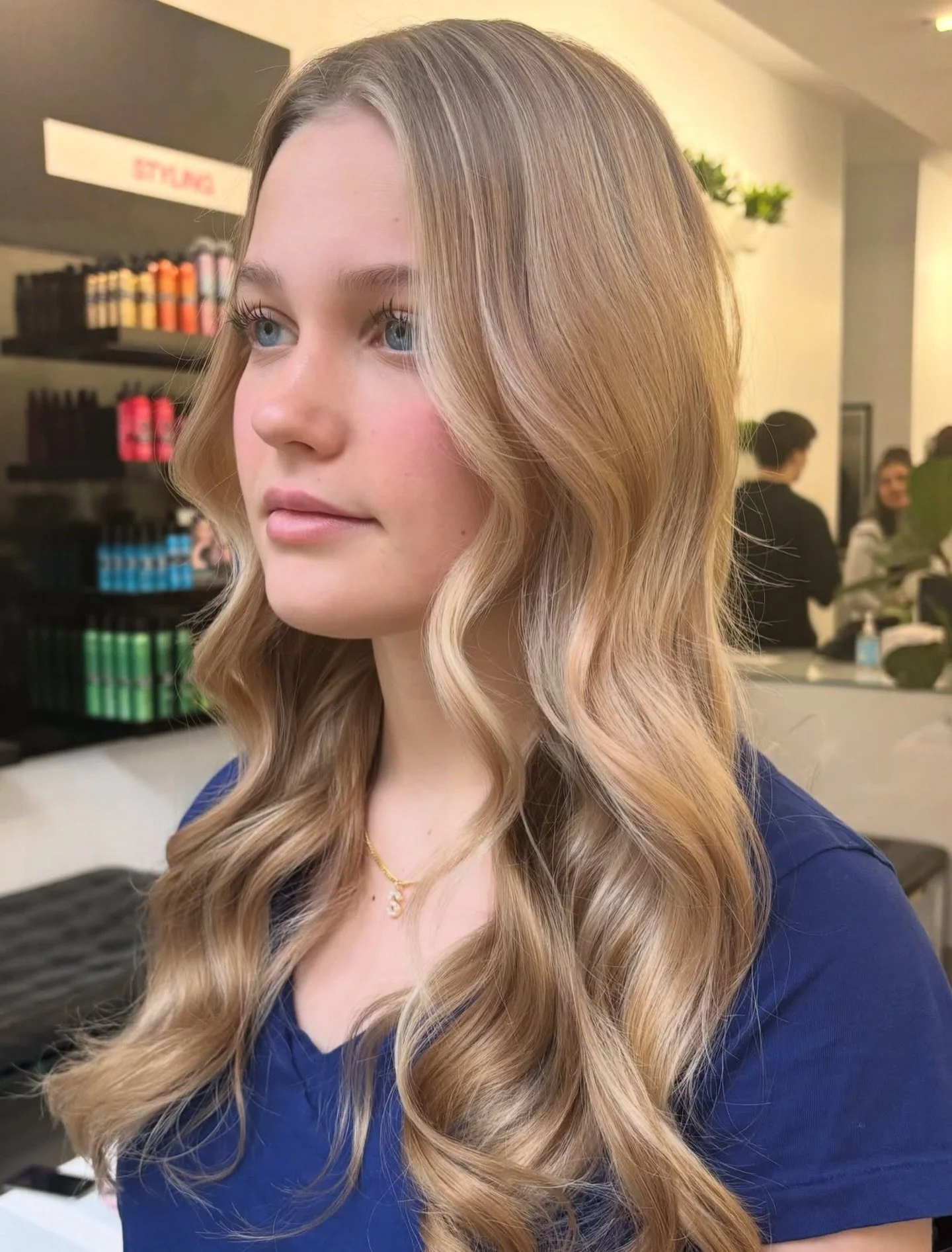 Saskia 🫧 

color by Martha @marthaperezhair 
cut by Elysa-Marie @emrivetc 

#redken #cutlersalon #nyc #blonde #haircut