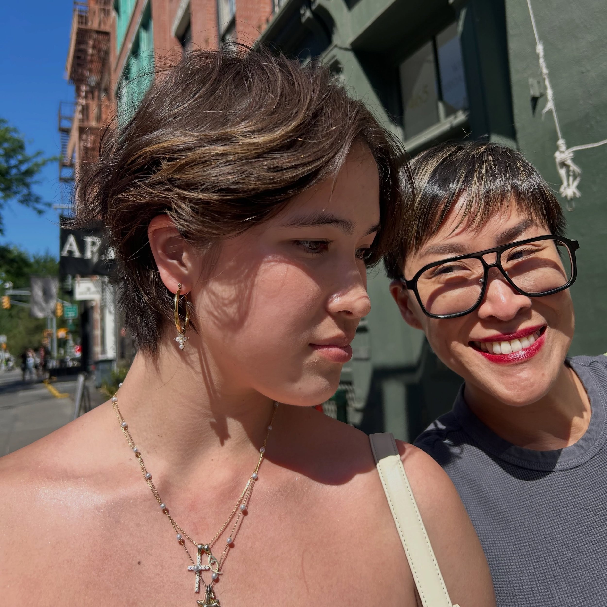 mother daughter duo haircuts☀️😊✂️
haircuts by rodney cutler 

@redken @redkenpro 

#redken #cutlersalon #nyc #haircut #soho