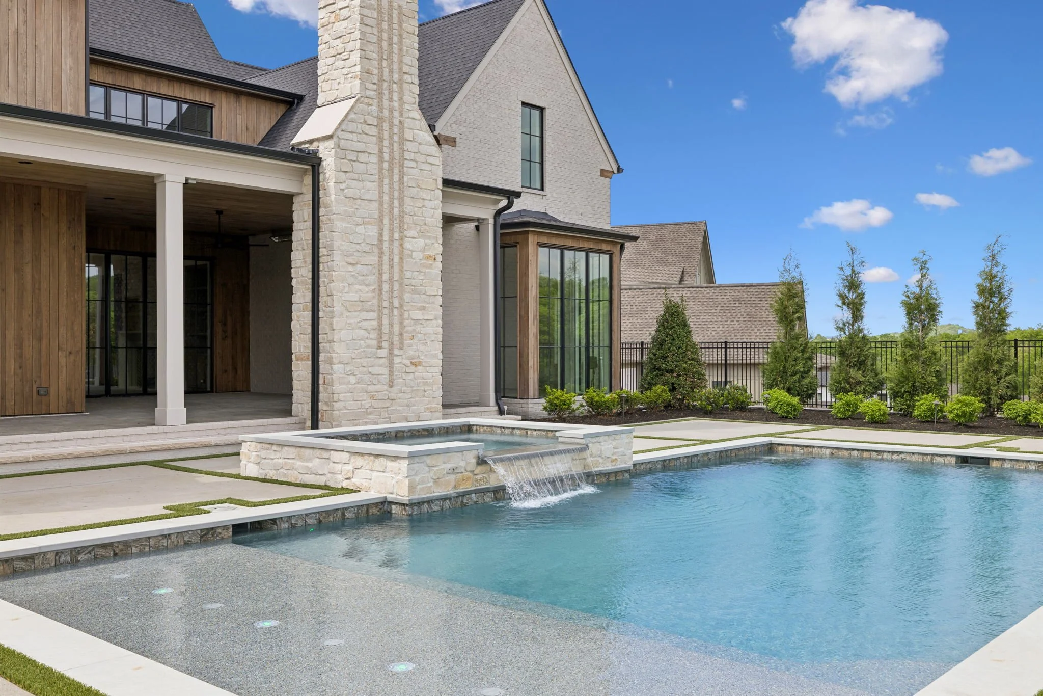 215-8745 Weller Ln - 215.jpg