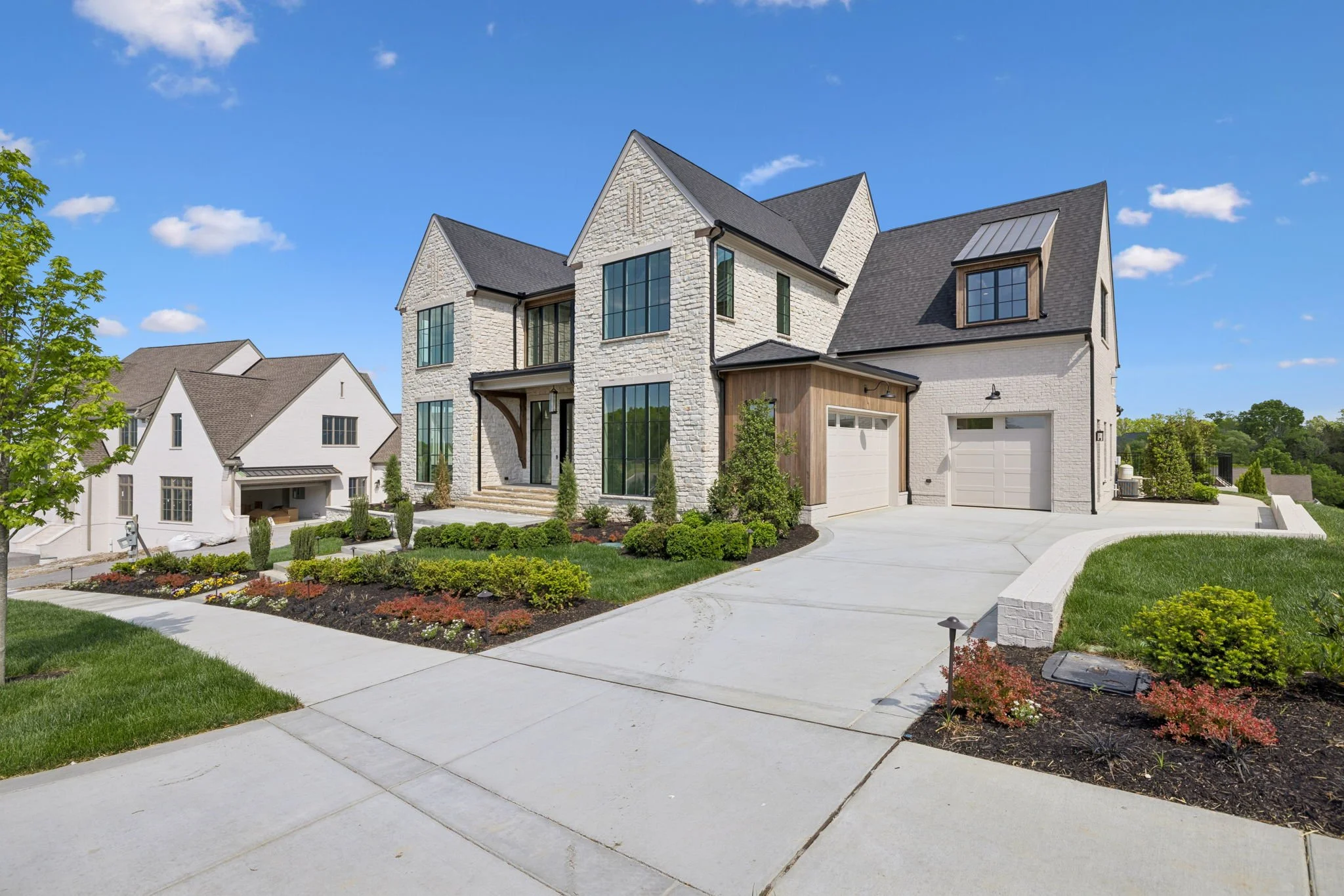 1-8745 Weller Ln - 001.jpg