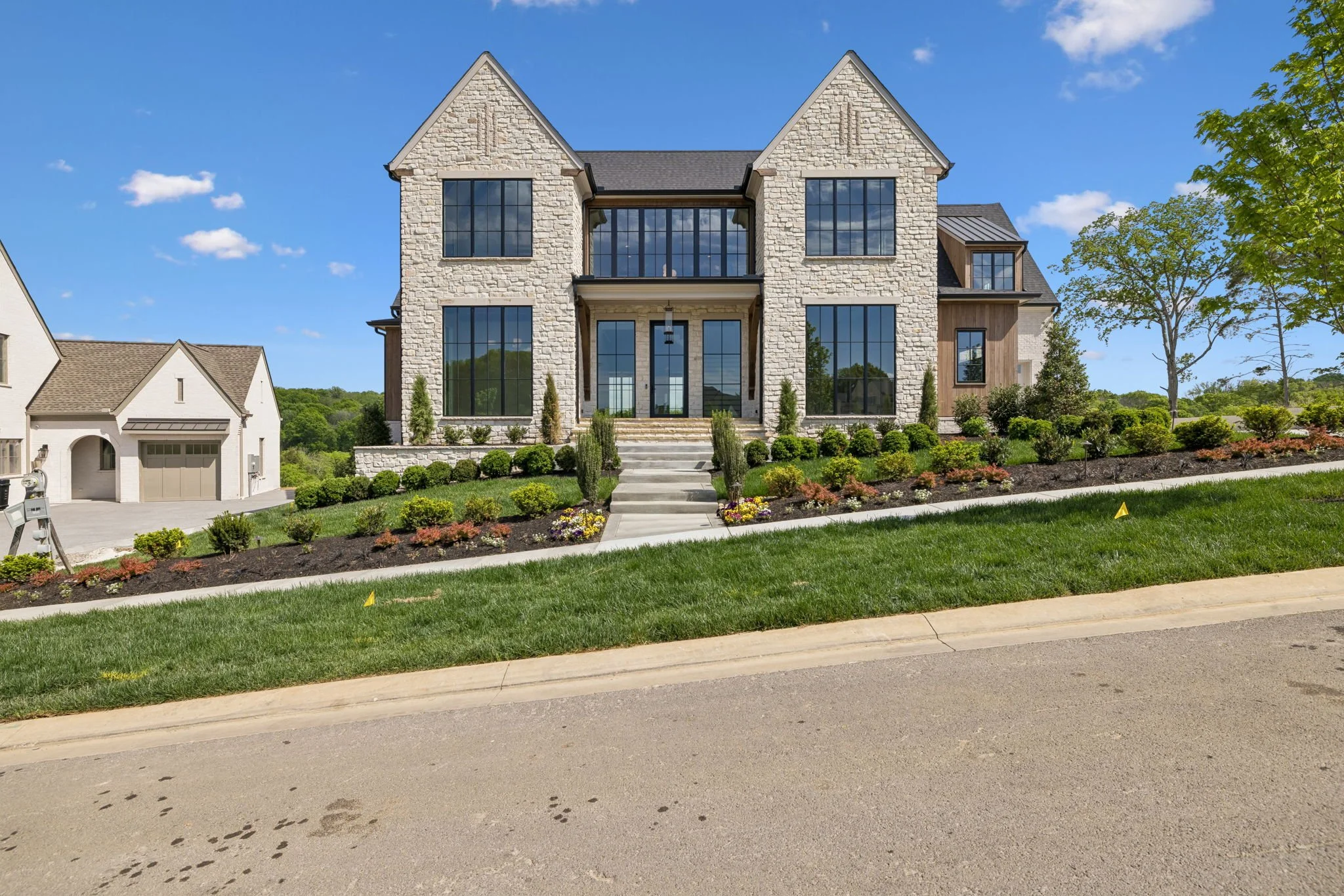 6-8745 Weller Ln - 006.jpg