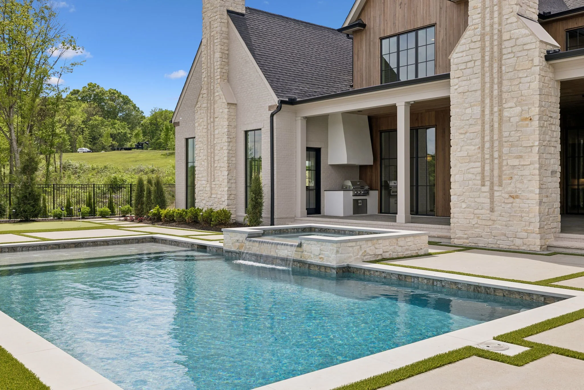 211-8745 Weller Ln - 211.jpg
