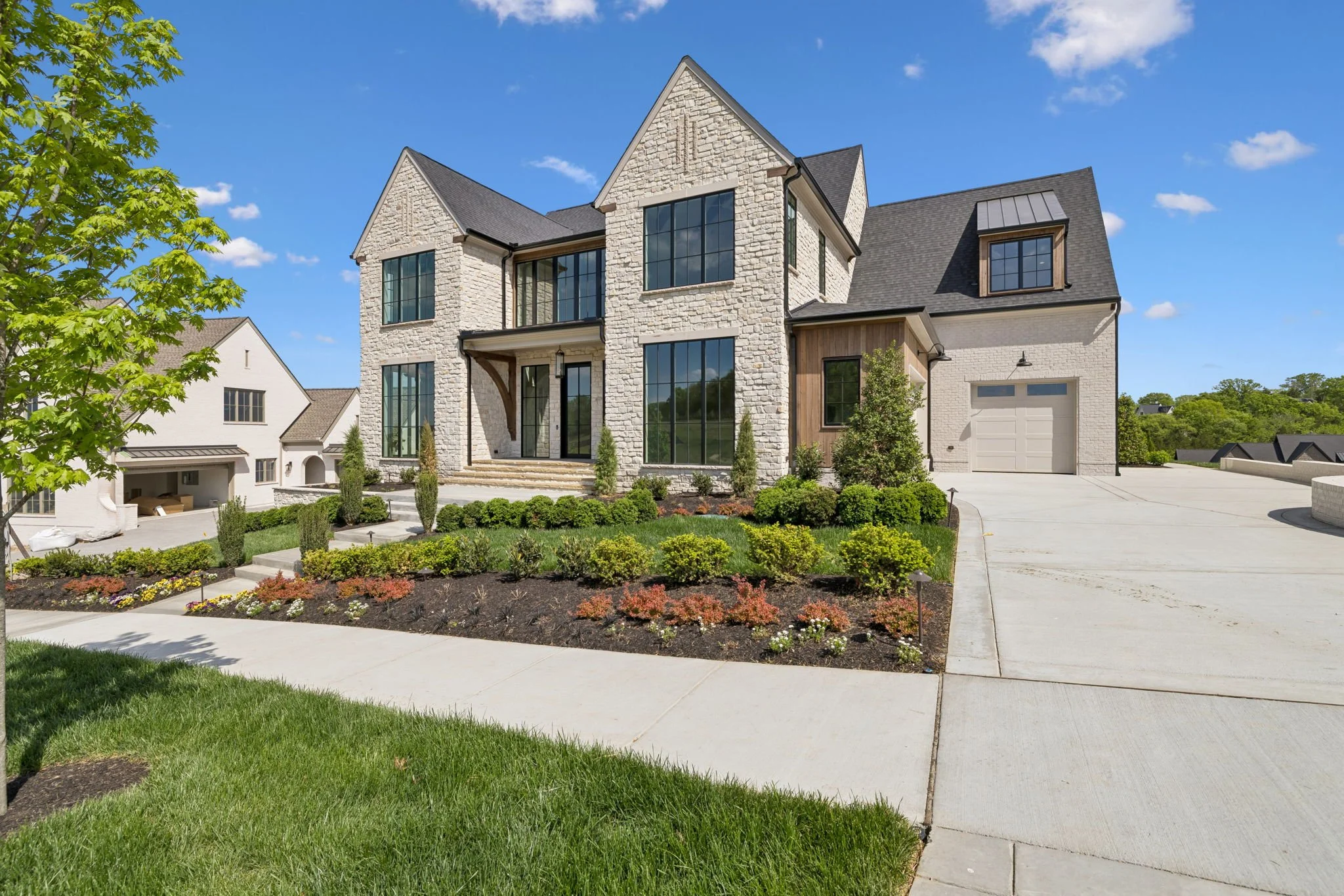 4-8745 Weller Ln - 004.jpg