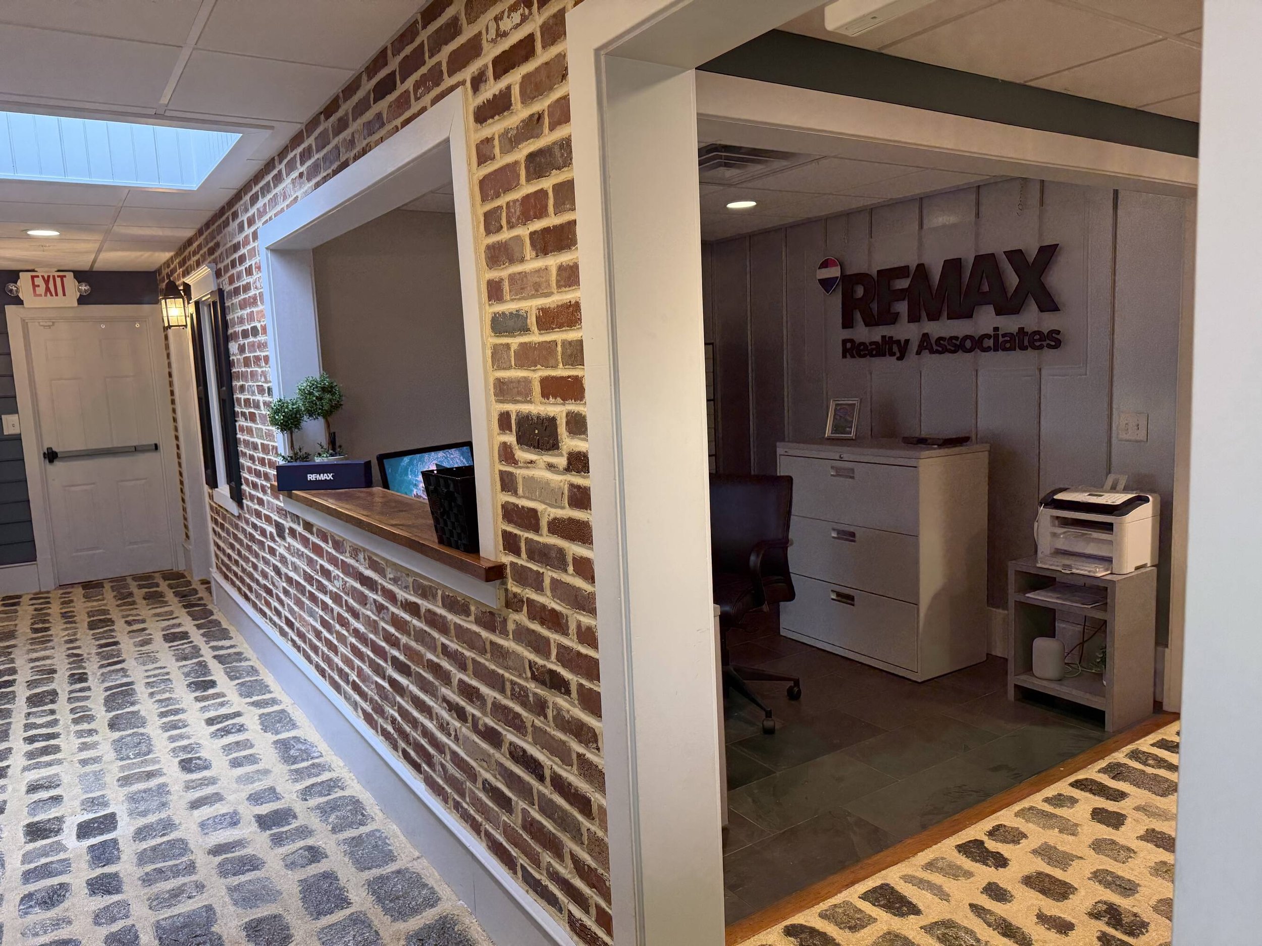 remax2.jpg