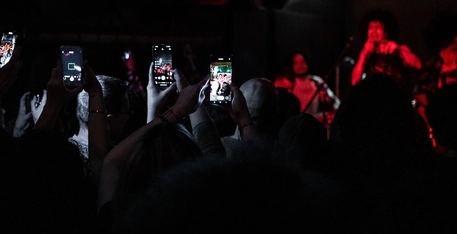                

 
    KAME HOUSE KLAN EN CONCIERTO EN SALA JUGLAR, LAVAPIES 19/03/2023   La escena del rock alternativo y Underground en Madrid está más viva que nunca. Los conciertos en vivo en garitos son la forma más primordial y tradicional de v