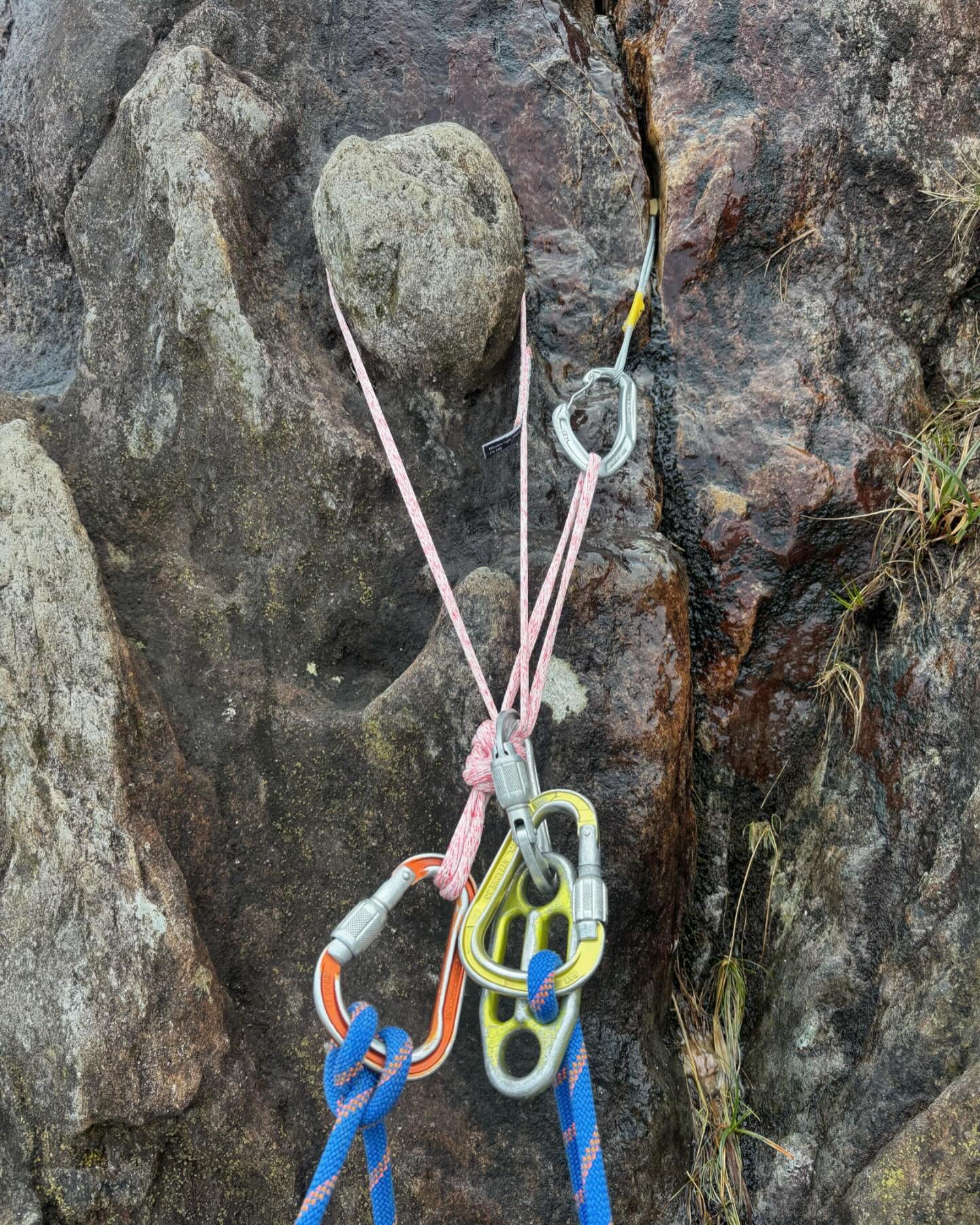 The heart ❤️ belay. Coolest bit of rock you get to anchor to in the Ogwen valley?

#rockclimbing #tradclimbing #ogwenvalley #buildbetterbelays #techtip #techtips #techtiptuesday #budbetterbelays #anchoroftheday