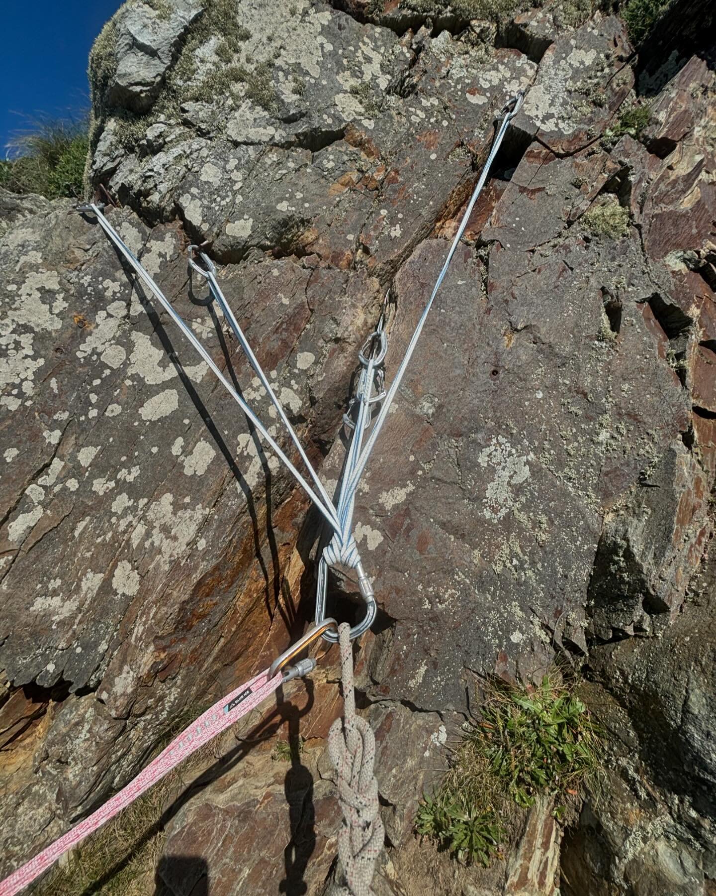 Castell Helen. Never has one abseil produced so many creative anchors. Here are some favourites from over the years. Which ones are mine and which ones wouldn&rsquo;t you want to whip on? 😂😱🤯🤪

(Hint: I always take a 400cm sling and tie at least 