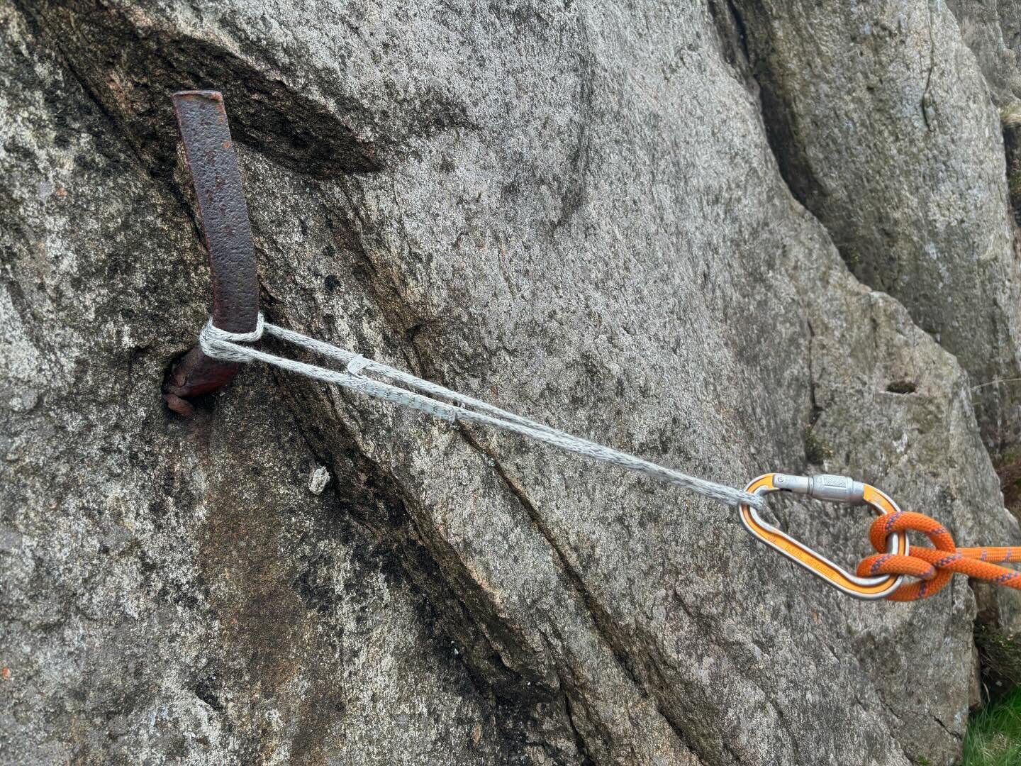 Best belay &lsquo;bolt&rsquo; in the Ogwen valley? 

#buildbetterbelays #tradanchor #anchoroftheday #uktrad #rockimbing #climbinganchor #northwalesclimbing #climbing #tradclimbing