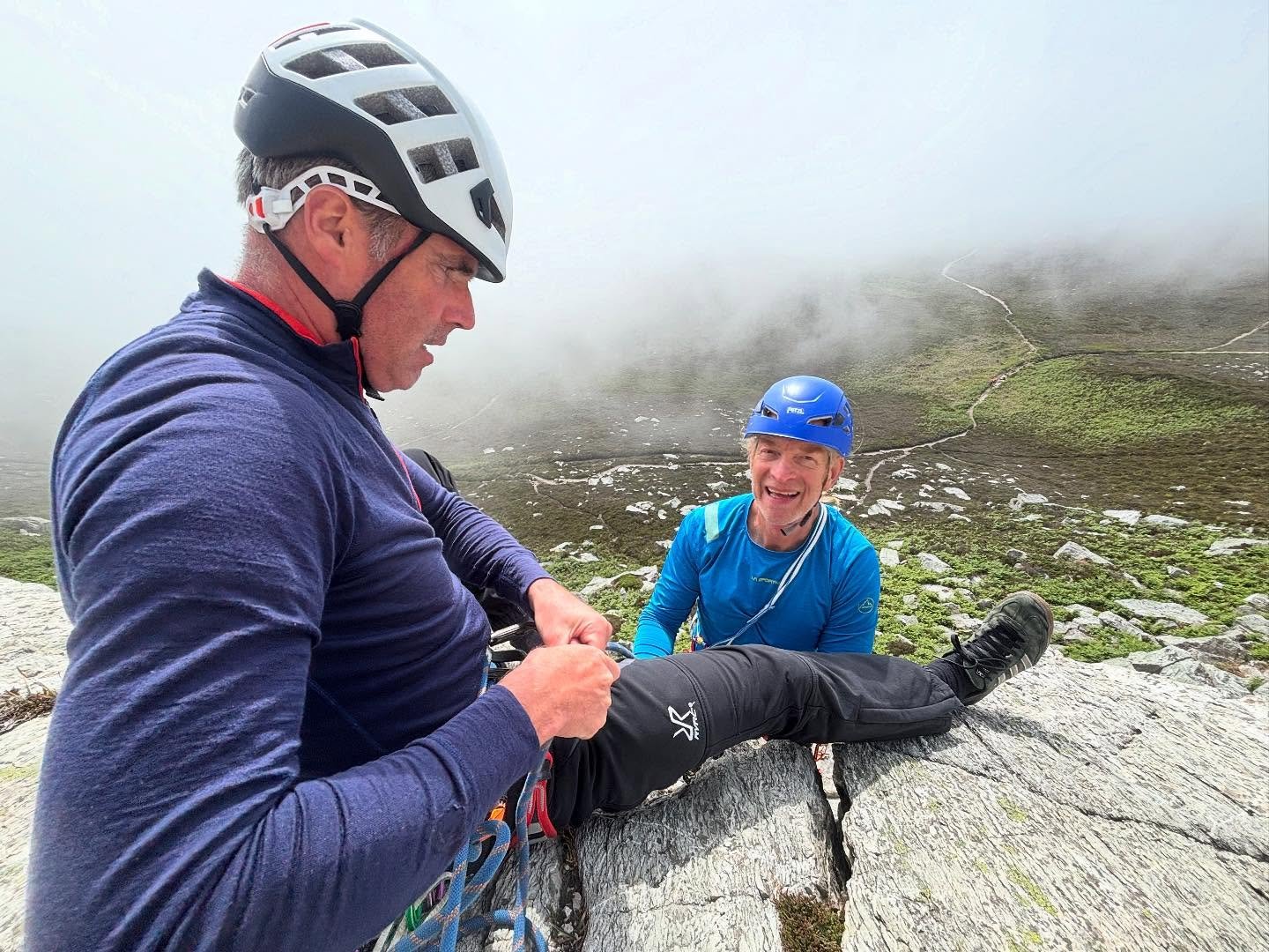 Single pitch skills weekend looking after Chris, Yannik and Rodger for @alice.kerr.mountaineering. Psyched to hear what everyone gets up to when they put their new found trad chops to use 🤙🏻

#climbing #tradclimbing #mountaineering #northwalesclimb