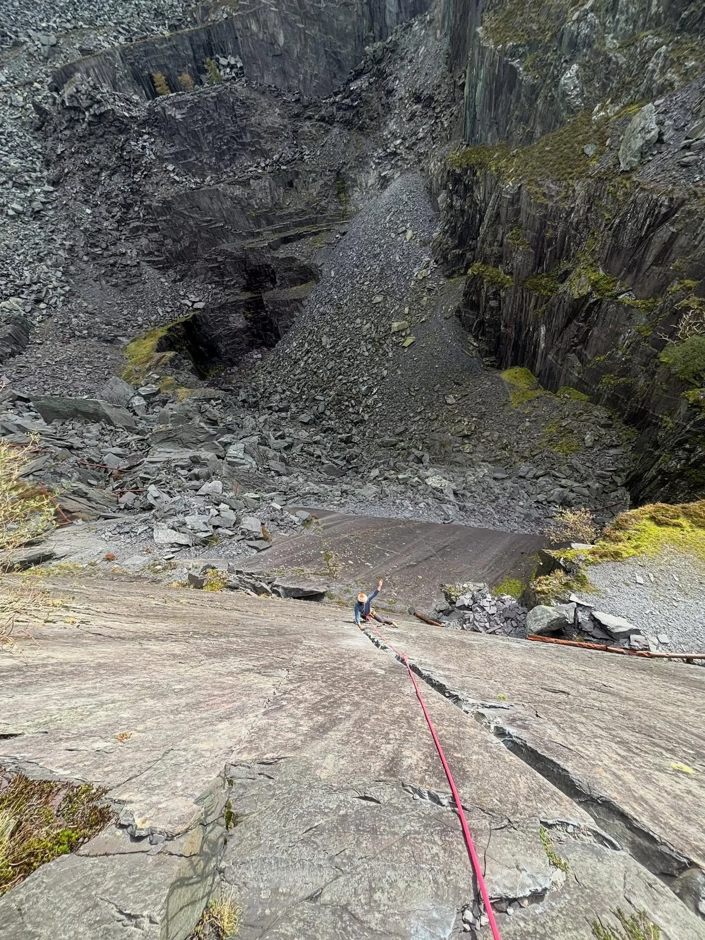 Graeme has been with us this week learning to trad climb and sampling some great Welsh rock. Here are five of the slate classics we climbed today, can you name them all?

#rockclimbing #mountaineering #buildbetterbelays #learntoclimb #tradclimbing #s