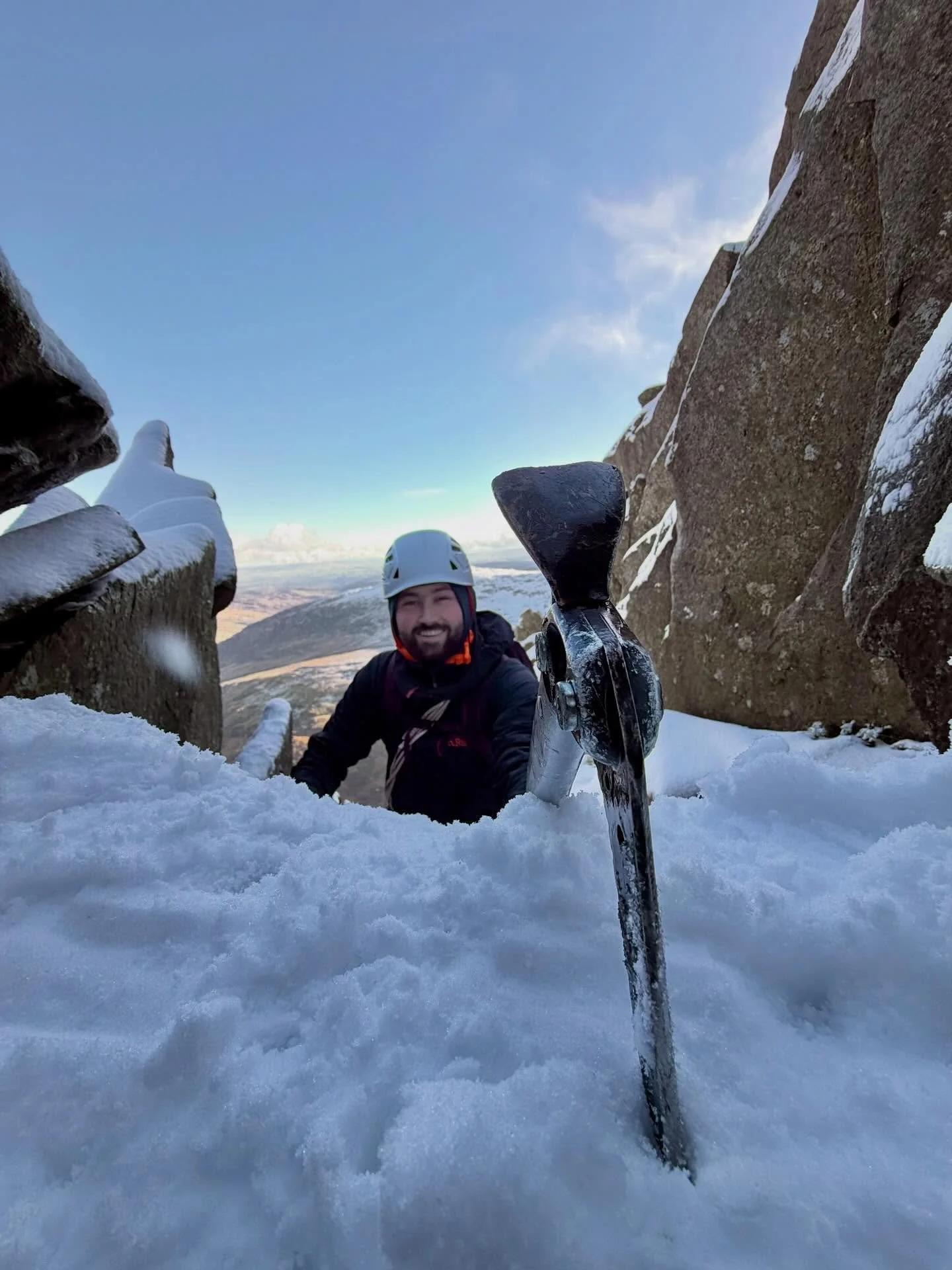 Nor Nor grooves and the north ridge of Tryfan with @paxton.ben today. Another fleeting day of north Wales winter. Slightly slushy low down, but good fun.

Basically every other team had no axes, crampons or a clue about winter. Wild.

#winterclimbing