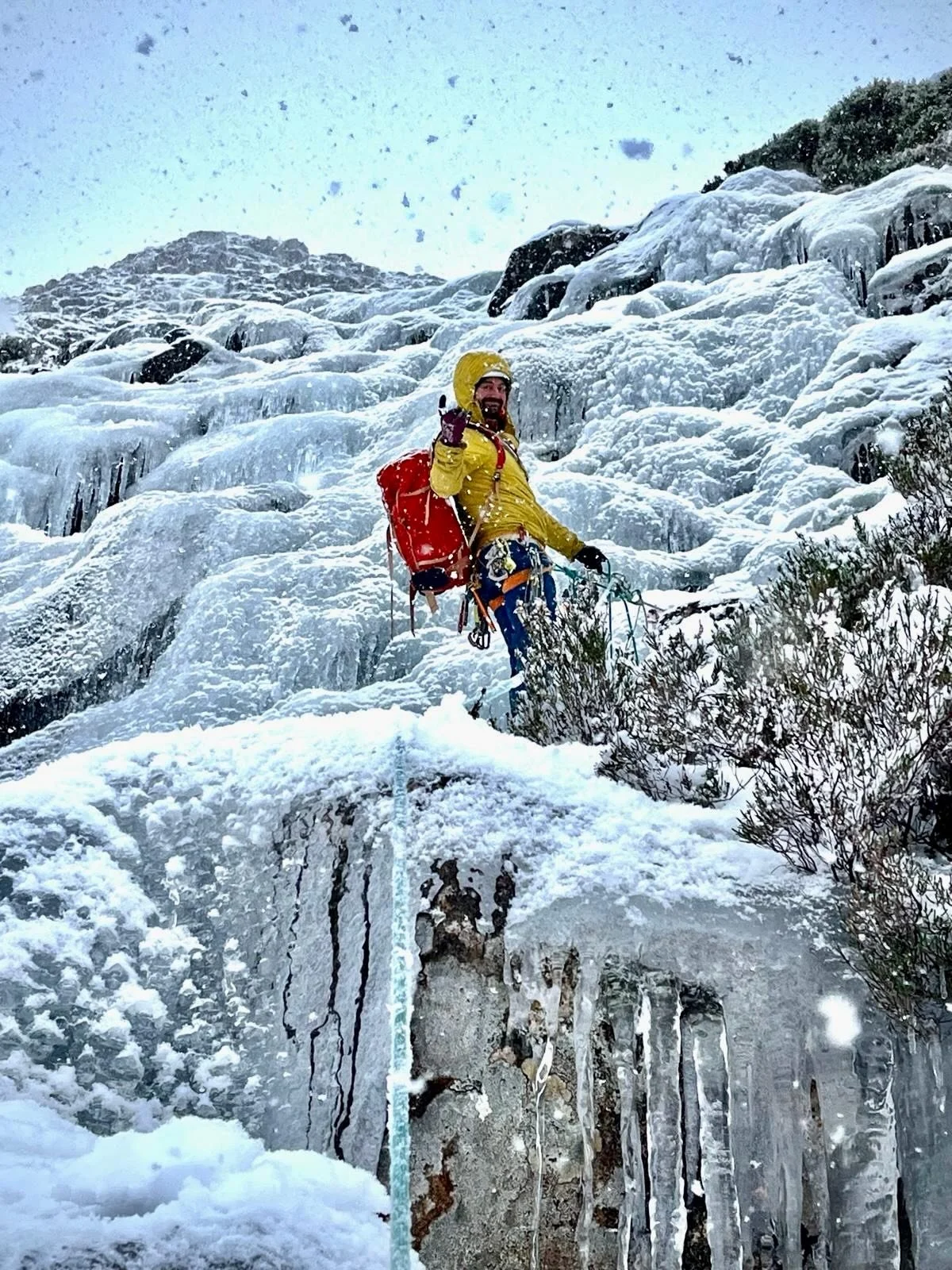 Two days of classy ice climbing to kick off the Scottish winter season with James.

#iceclimbing #rockclimbing #winterclimbing #scottishwinterclimbing #buildbetterbelays @ami_professionals @v12_outdoor
