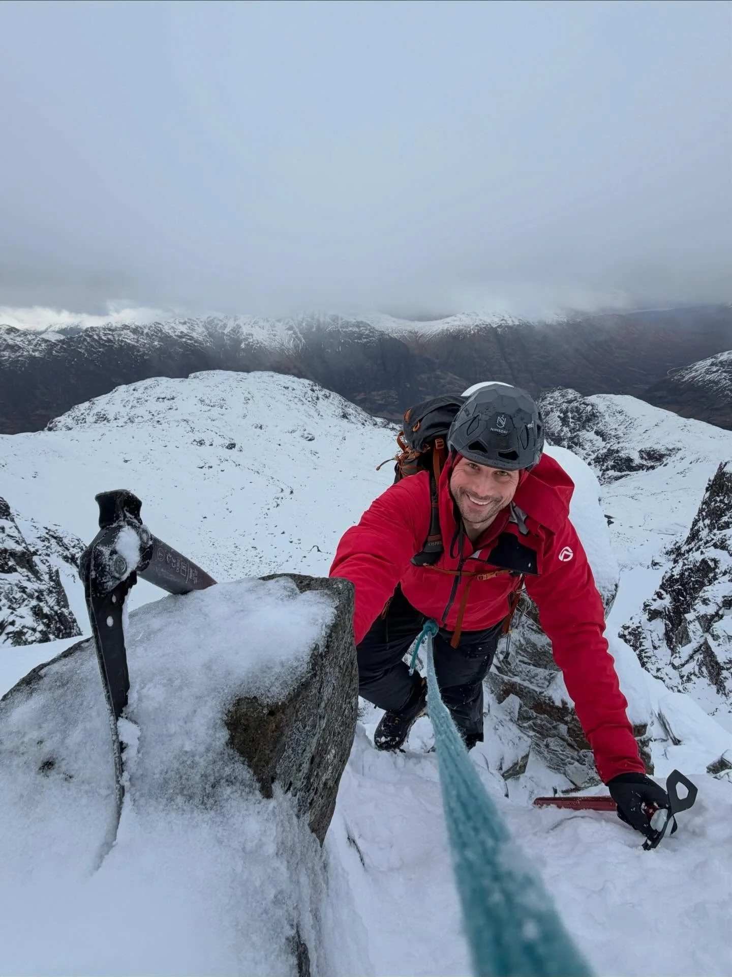 First in line for Dorsal Ar&ecirc;te, no three hour queues for us 🤩

#scottishwinterclimbing #iceclimbing #mountaineering #mixedclimbing #tradclimbing @ami_professionals @v12_outdoor
