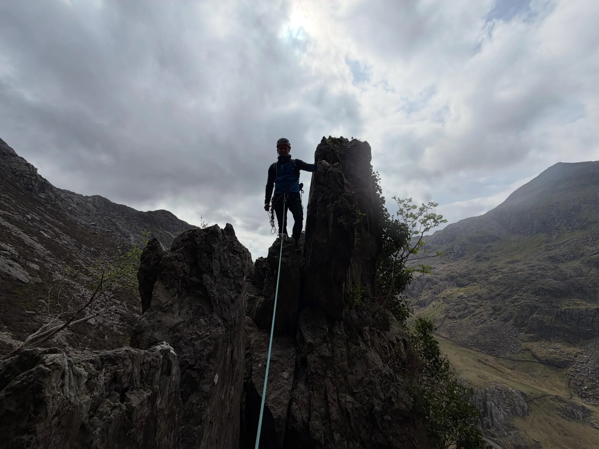 #latergram from a surprisingly quiet bank holiday weekend of sunny climbing and misty mountaineering here in Eryri. 

Some Pass classics and journeying around Cwm Idwal.

#climbing #rockclimbing #mountaineering #tradclimbing