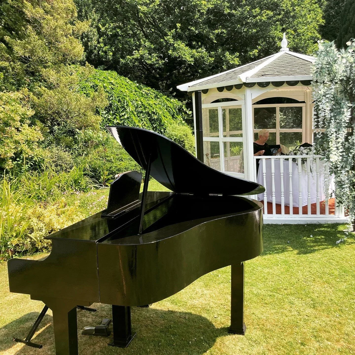 Swipe to see how my Grand Piano shell turns any space into pure elegance 🎹✨

Perfect for ceremonies, drinks receptions, and dining.

DM to enquire about available dates!

#WeddingStyling #PianoVibes #WeddingPianist #WeddingMusic #GrandPiano #Wedding