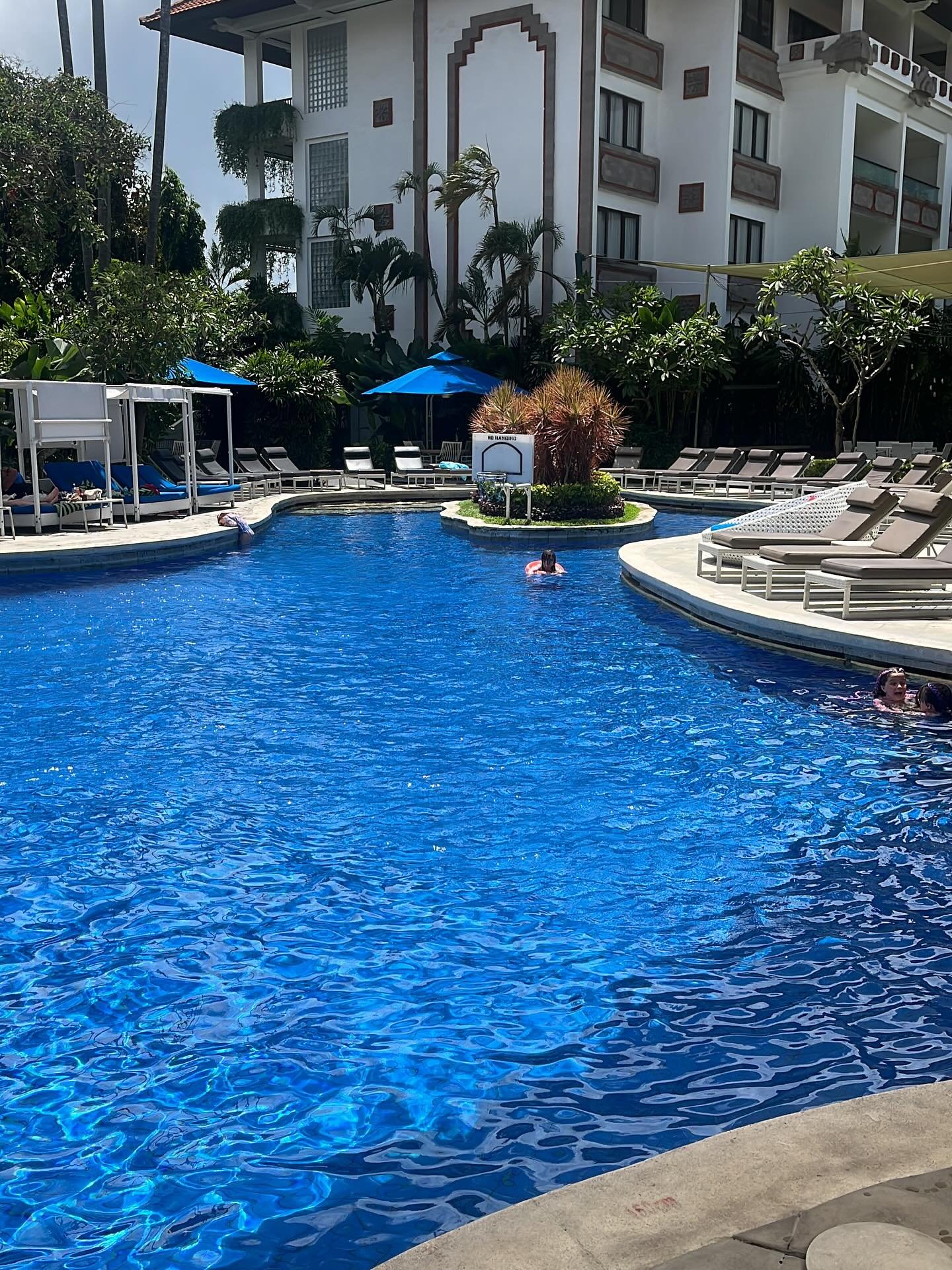 JANUARY TRAVELS - LEG TWO: BALI 🇮🇩 

We had an action-packed adventure in Singapore, and loads planned in Australia, so we thought we&rsquo;d take it easy in Bali. No plan other than to get the kids over the jet lag (think we&rsquo;re nearly there 