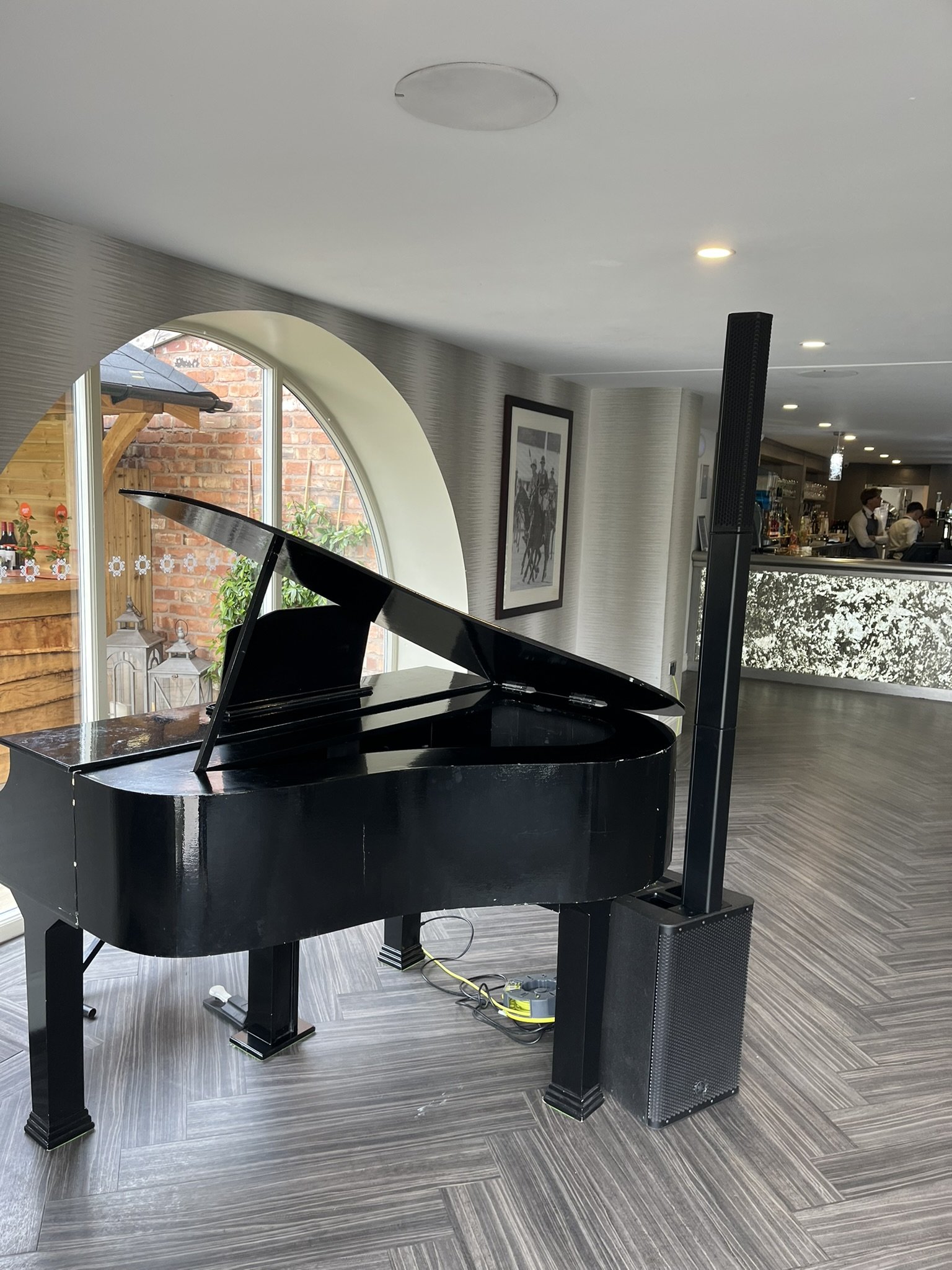Recommended wedding pianist Chris Morris at Merrydale-manor-drinks-reception Manor with his grand piano at a drinks reception