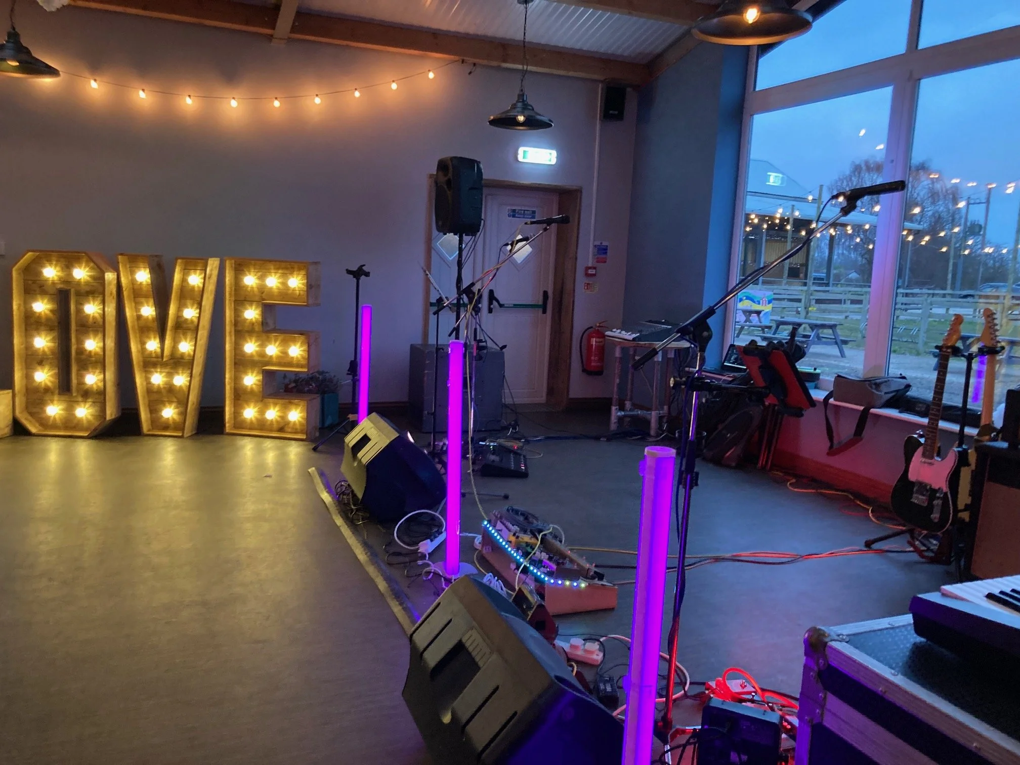 award winning wedding pianist Chris Morris at The Hayloft for an evening gig with the band